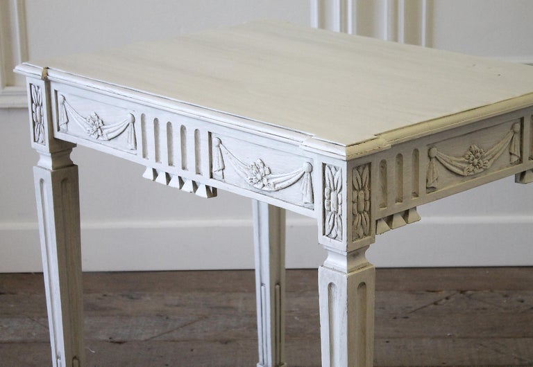 Vintage Accent Side Table For Sale at 1stDibs