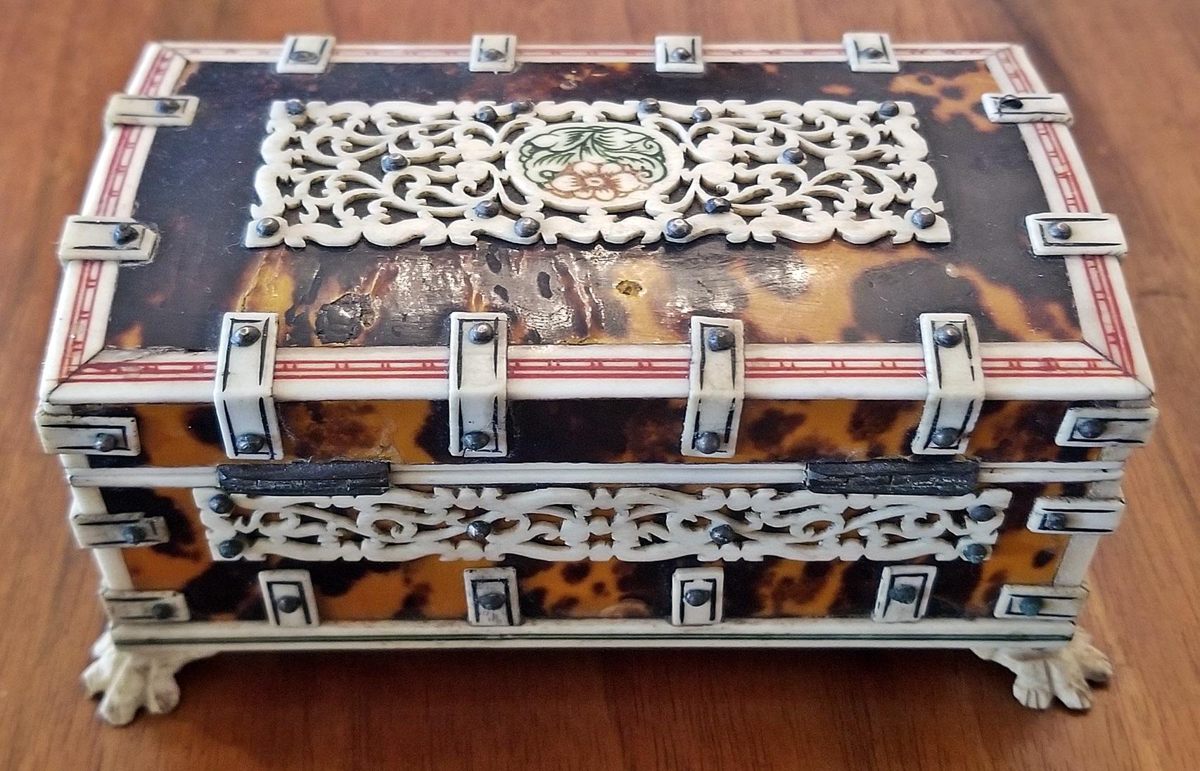 19th Century Anglo Indian Vizagapatam Shell and Faux Ivory Ring Box 6