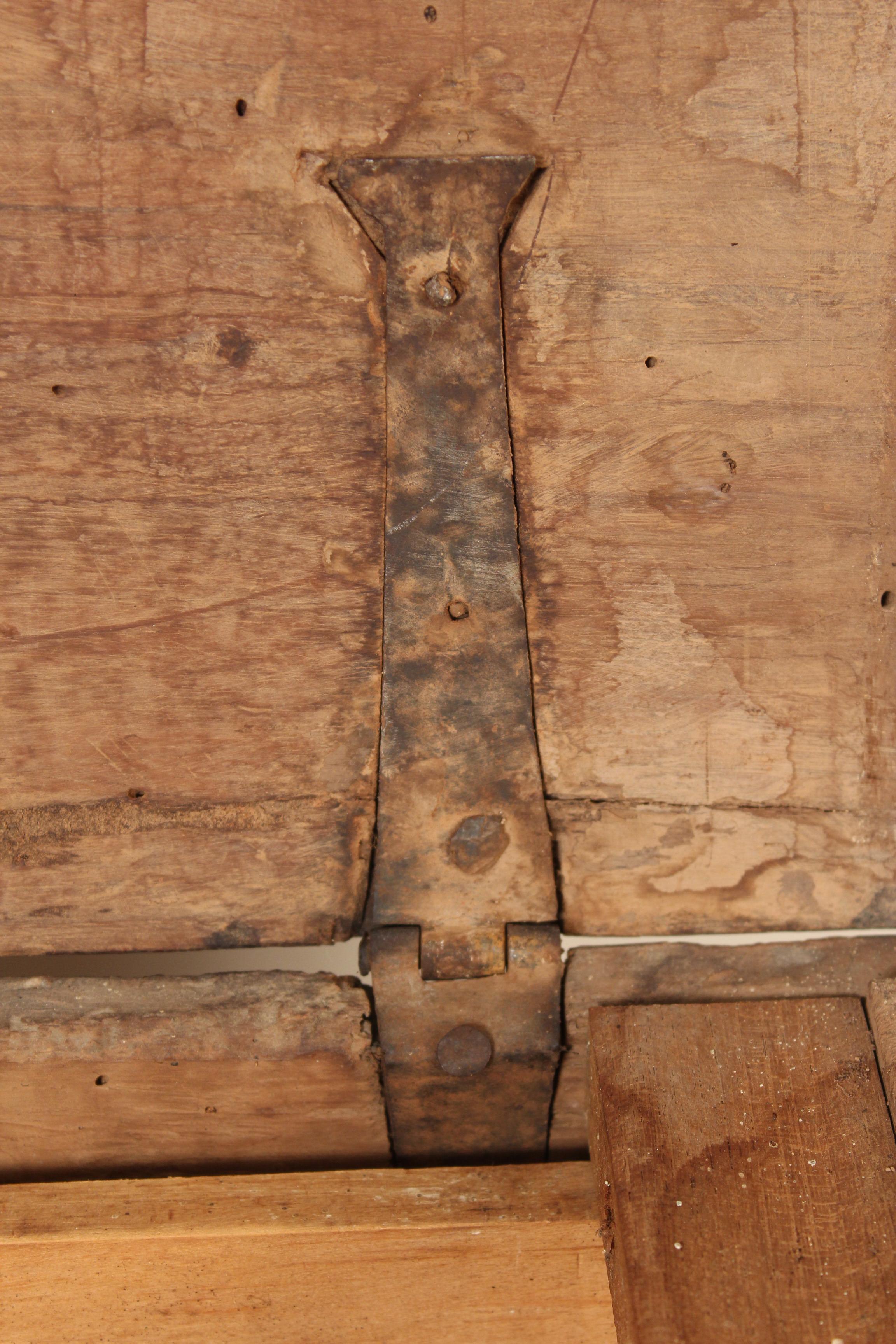 Antike Kommode aus Nussbaumholz im Barockstil im Angebot 6