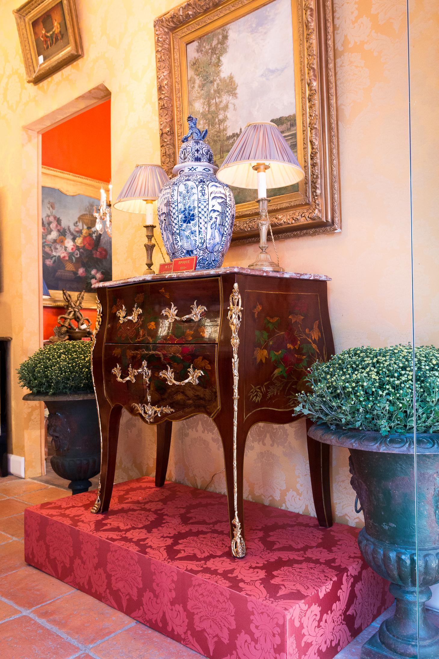 Louis XV Style Early 20th Century Lacquer Commode Flowers and Chinoiserie Scenes For Sale 8