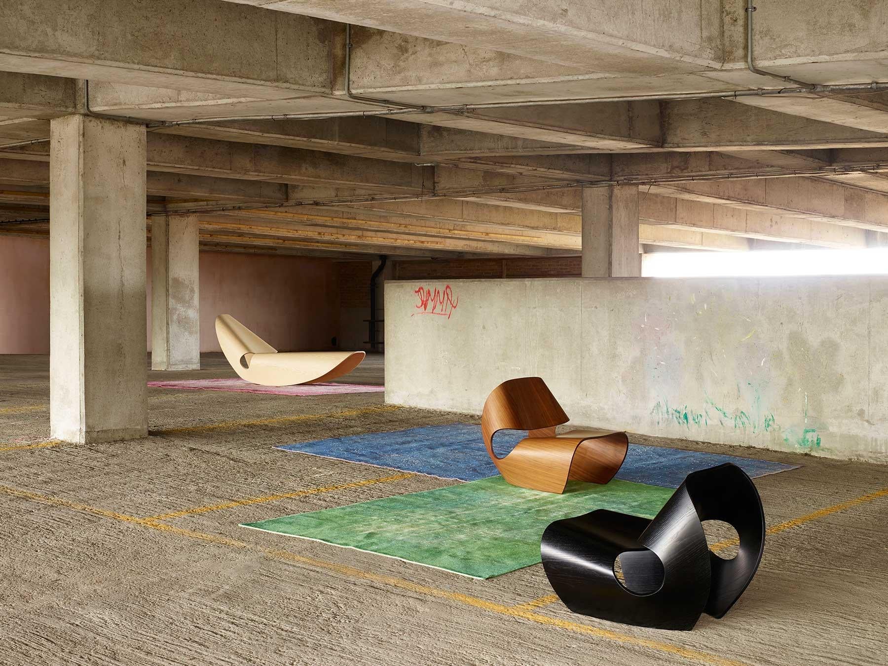Silla de salón de madera contrachapada curvada chapada en fresno ebonizado by Made in Ratio en venta 4