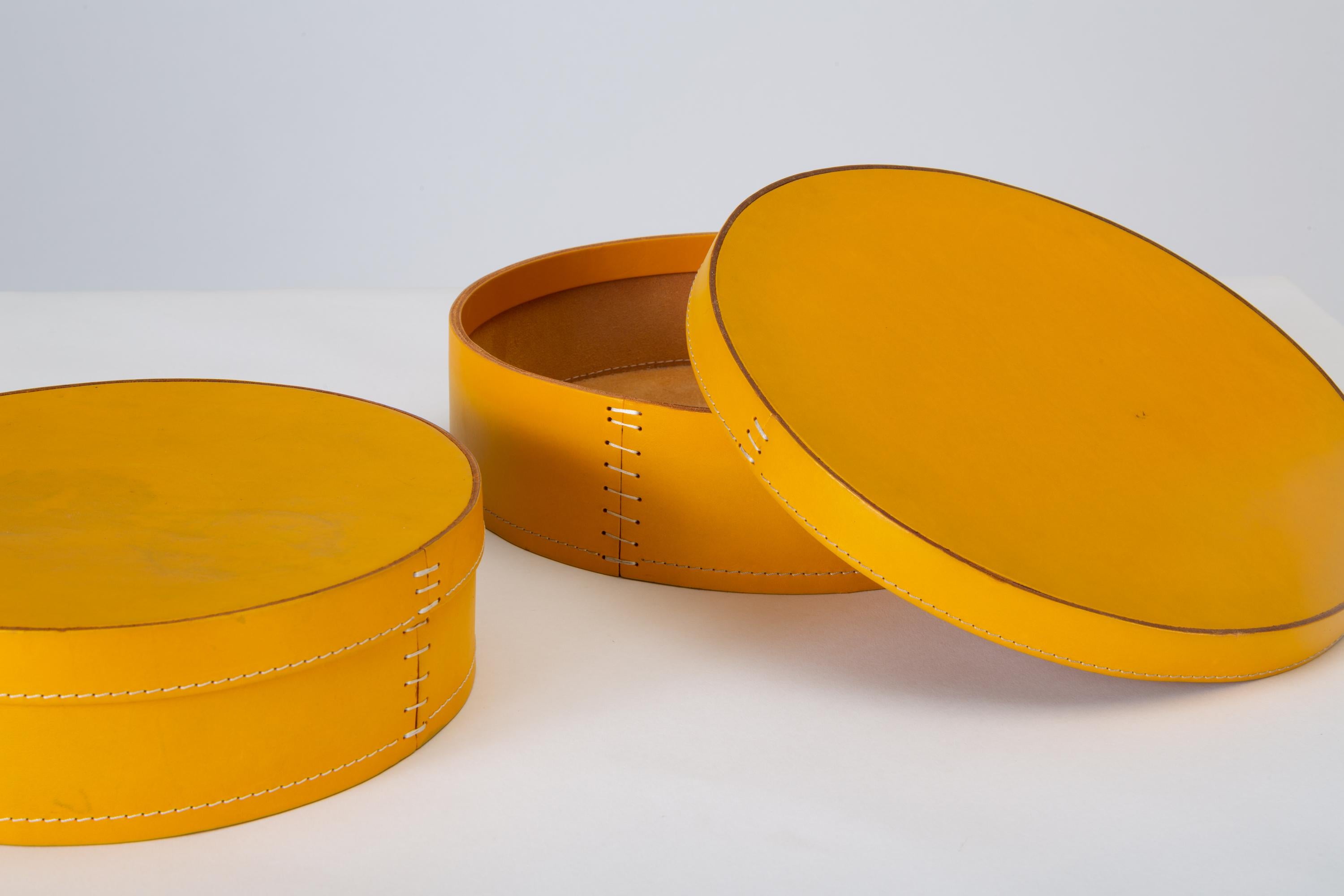 Round Leather Nesting Boxes by Arte Cuoio & Triangolo 8