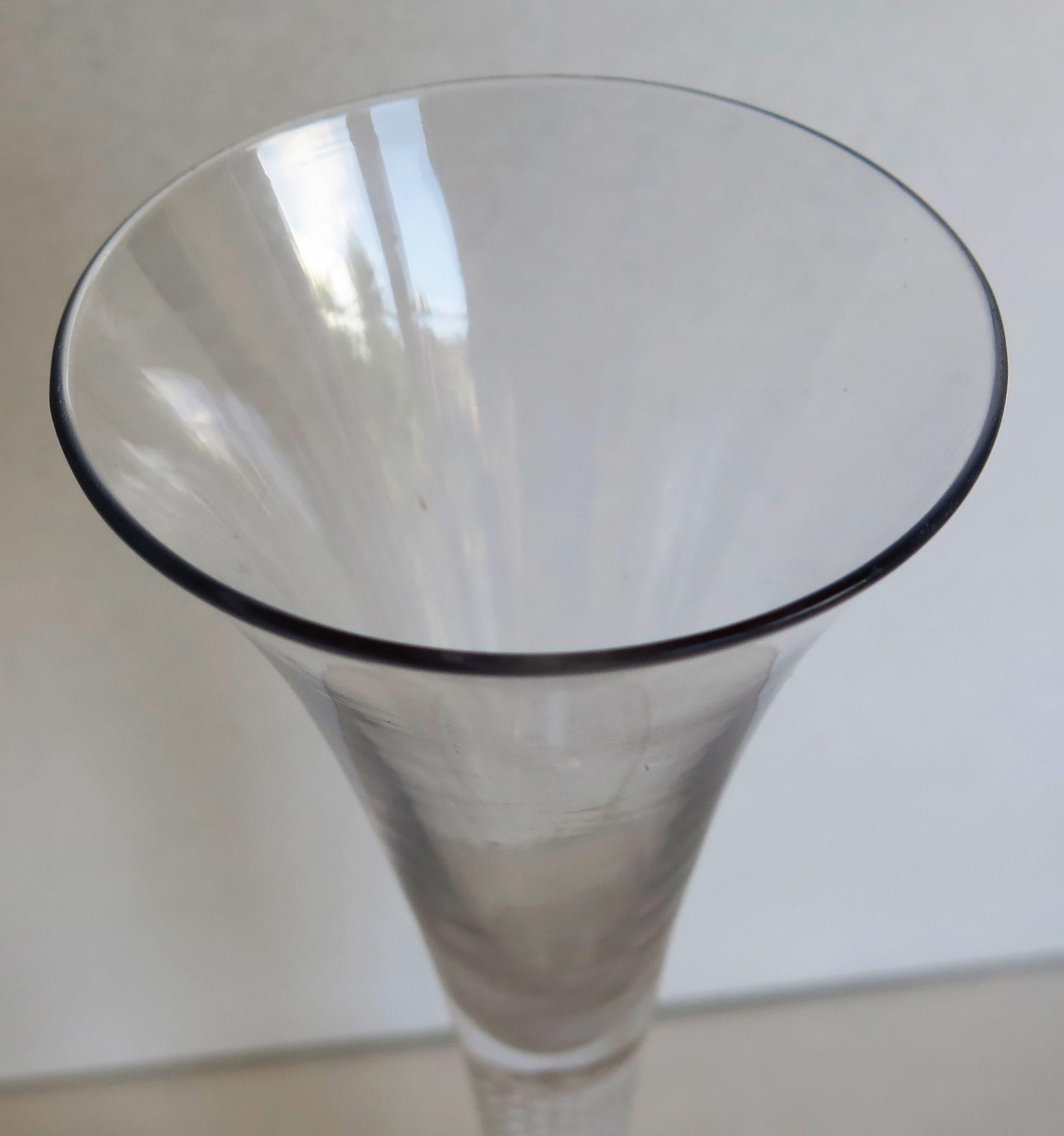 Mid-18th Century Georgian tall Wine Glass hand-blown Cotton Twist opaque Stem For Sale 4