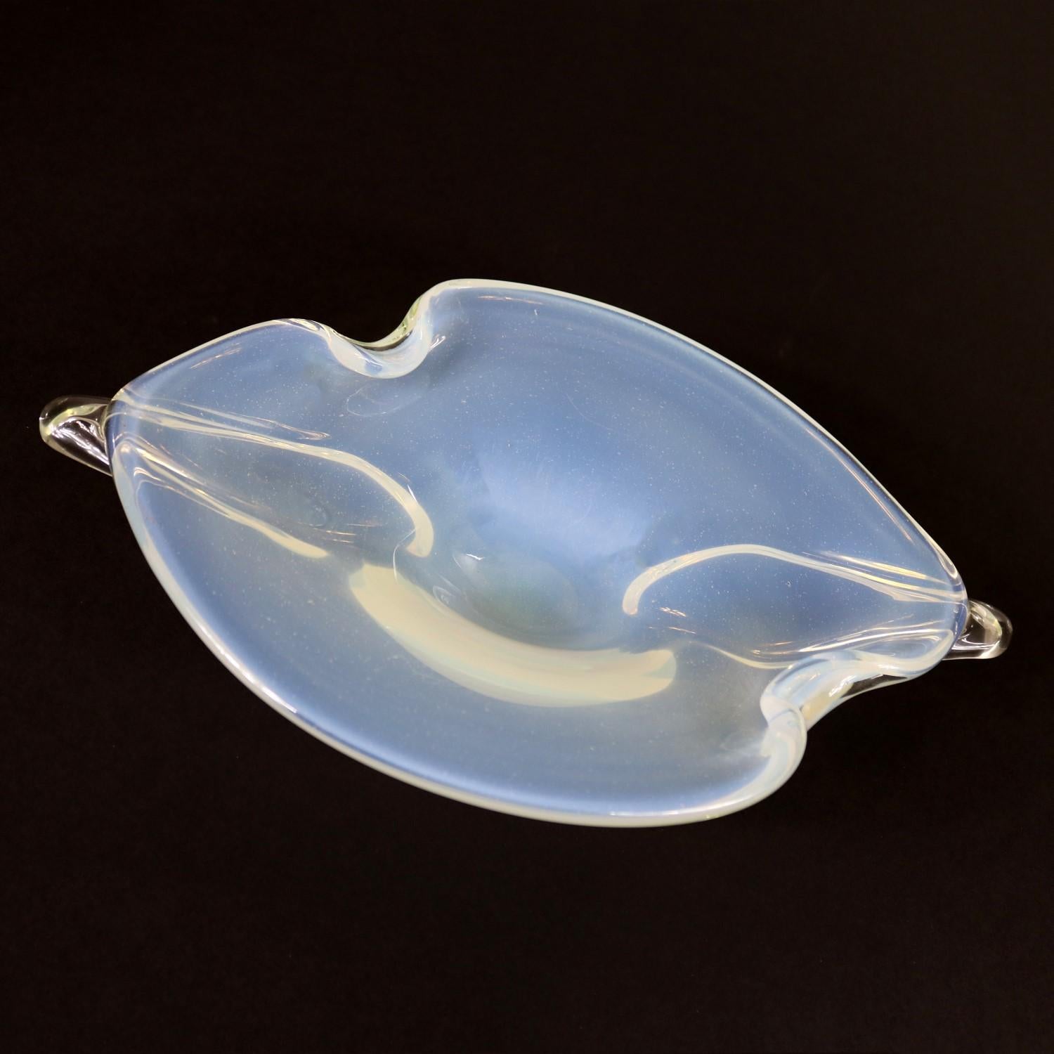 Large White Opalescent and Clear MCM Murano Glass Centerpiece Bowl Biomorphic 7