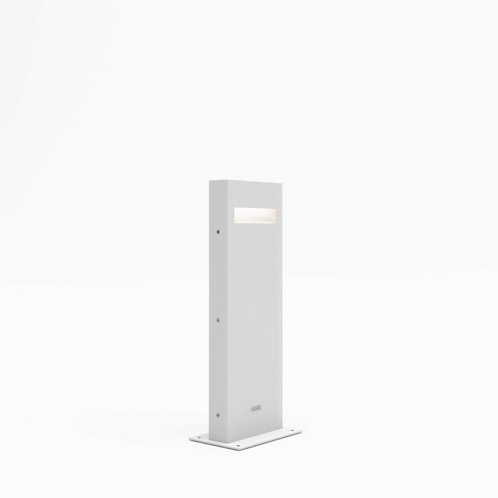 Nuda is defined by its bare minimalism. 
When used in linear sequences, Nuda creates a strong sense of light guidance along residential or commercial paths.

Materials:
Body in aluminum.
UV resistant diffuser in shock resistant polycarbonate.
Ground