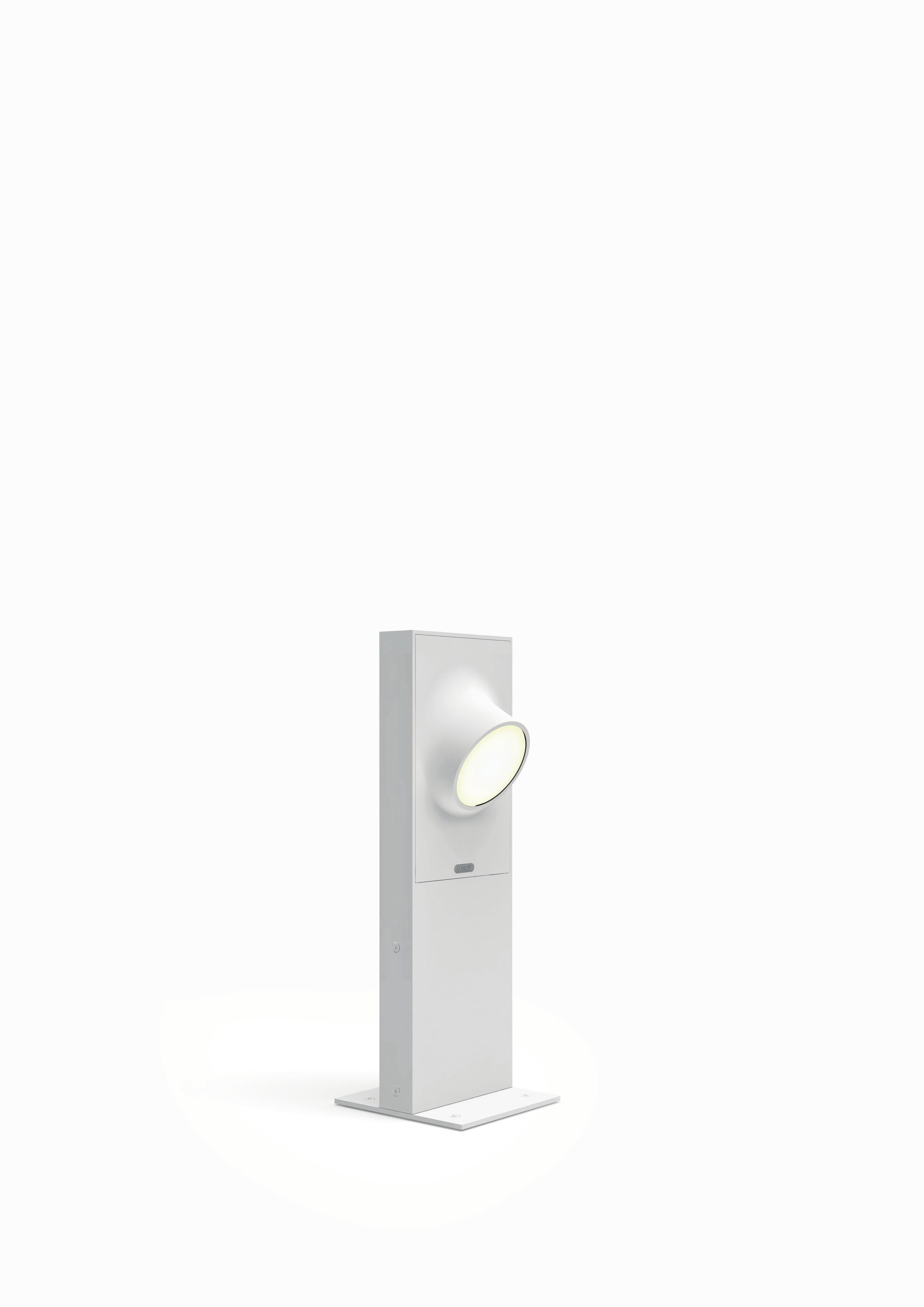 An eye of outdoor light for pathways, Ciclope is available in wall and floor models, in various sizes and finishes, emitting unilateral or bilateral light. 

The Ciclope family enhances any outdoor space with simple design and high-efficient