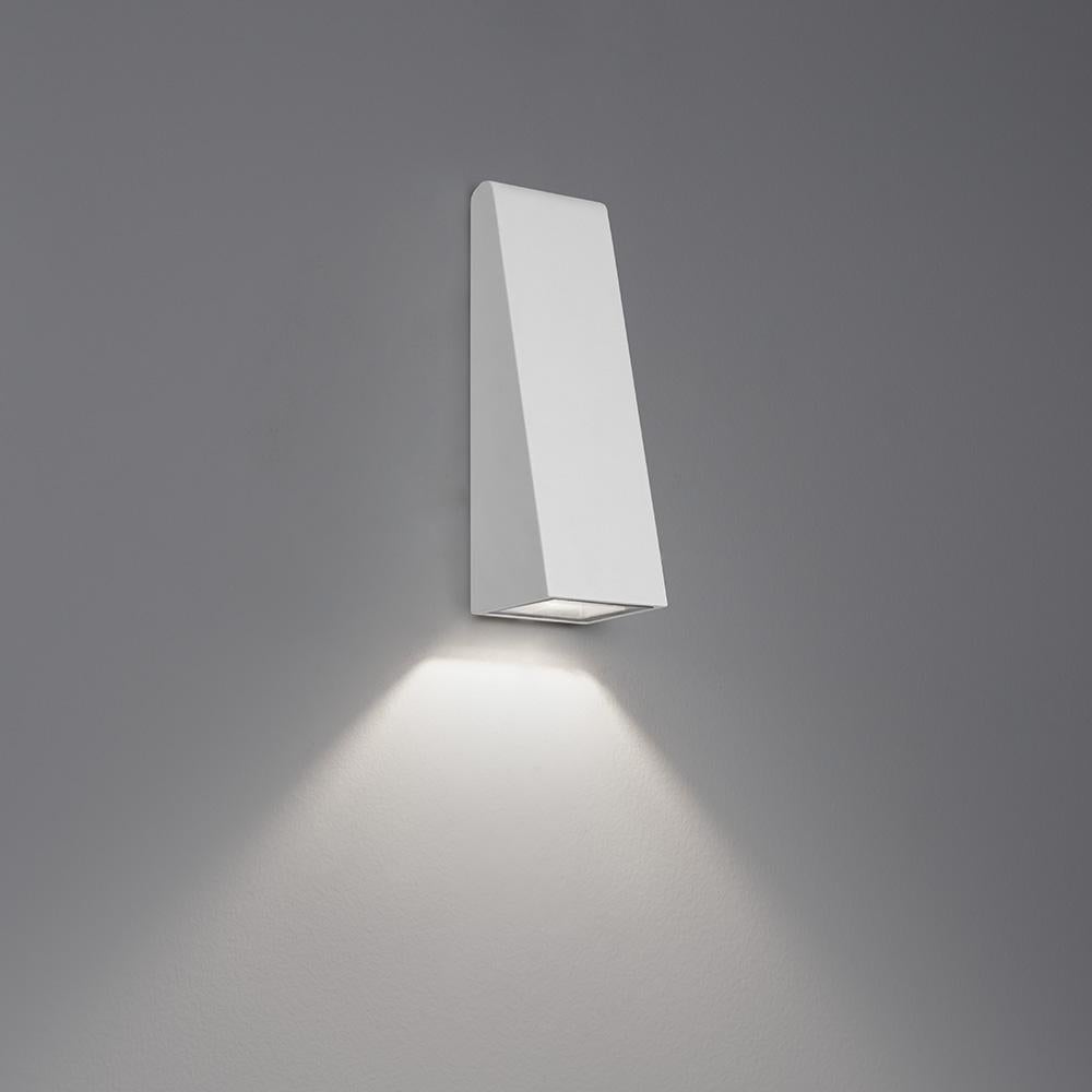 An outdoor product with multiple uses, Cuneo can be installed on the ground to provide side lighting along a driveway or garden path, or on a wall to create a wall washer effect. 

The light may be directed upwards or downwards depending on