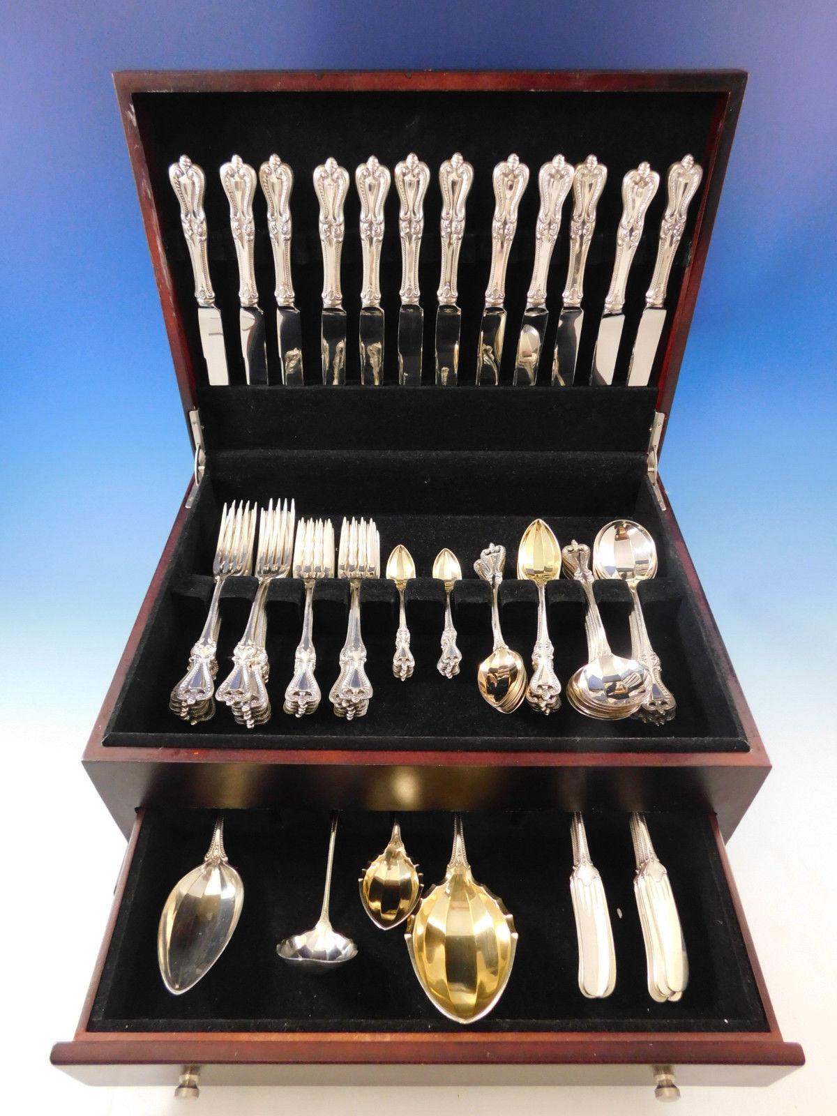 Exquisites Old Colonial by Towle Besteck aus Sterlingsilber - 88 Teile. Dieses Set enthält:

12 Messer, 8 7/8