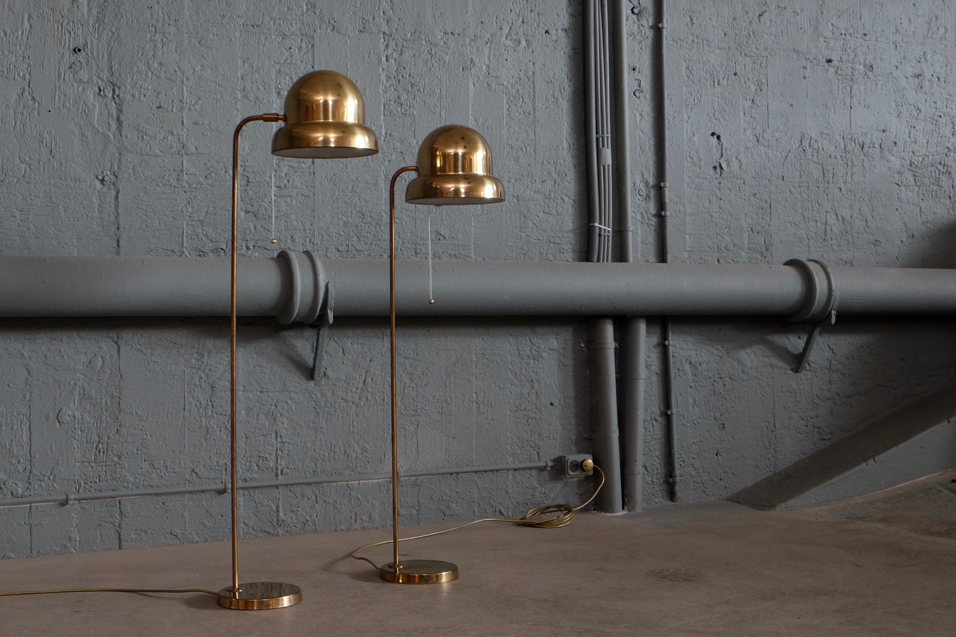 Set of two floor lamps in brass, model G-090 manufactured by Bergboms, Sweden, 1960s.
New wiring.
Please note: Height differs 10 cm, 108 cm vs. 118 cm.