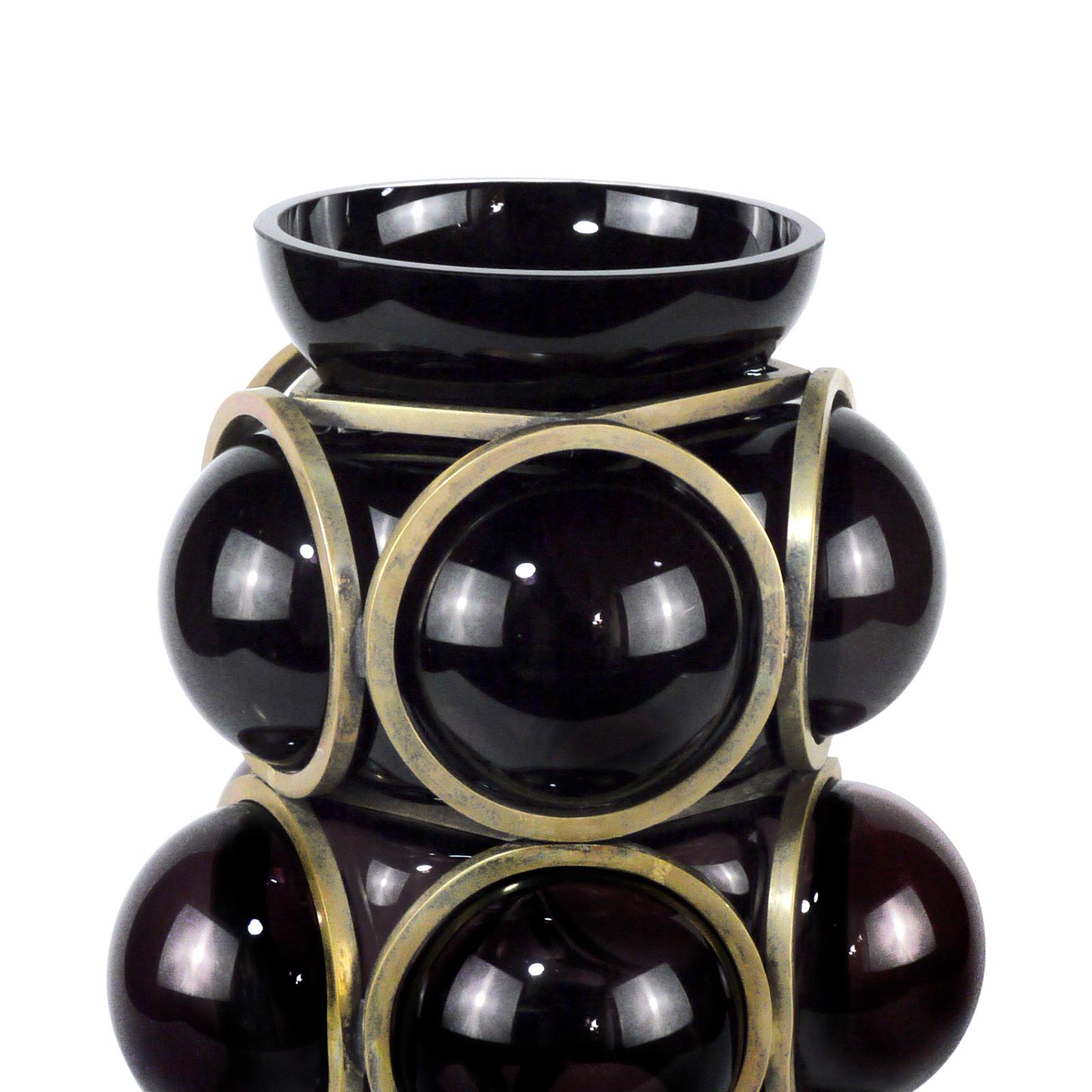 Vase Enlace black glass spheres
with handblown black glass and with 
brass structure around.