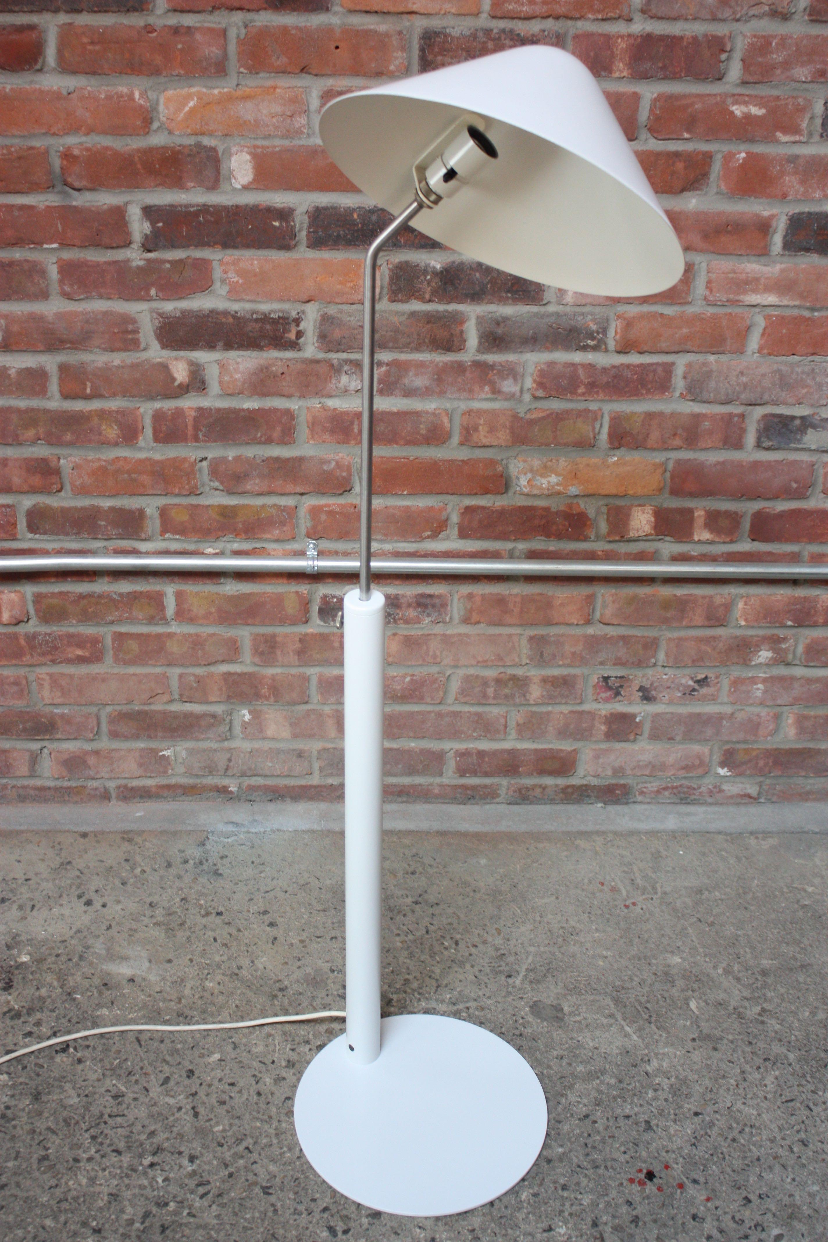 Jørgen Gammelgaard early production VIP floor lamp, circa 1983, composed of a wide, swiveling painted-aluminum shade with dual thumb screws that mount to the socket. Height can be manually adjusted by loosening a third thumb screw on the