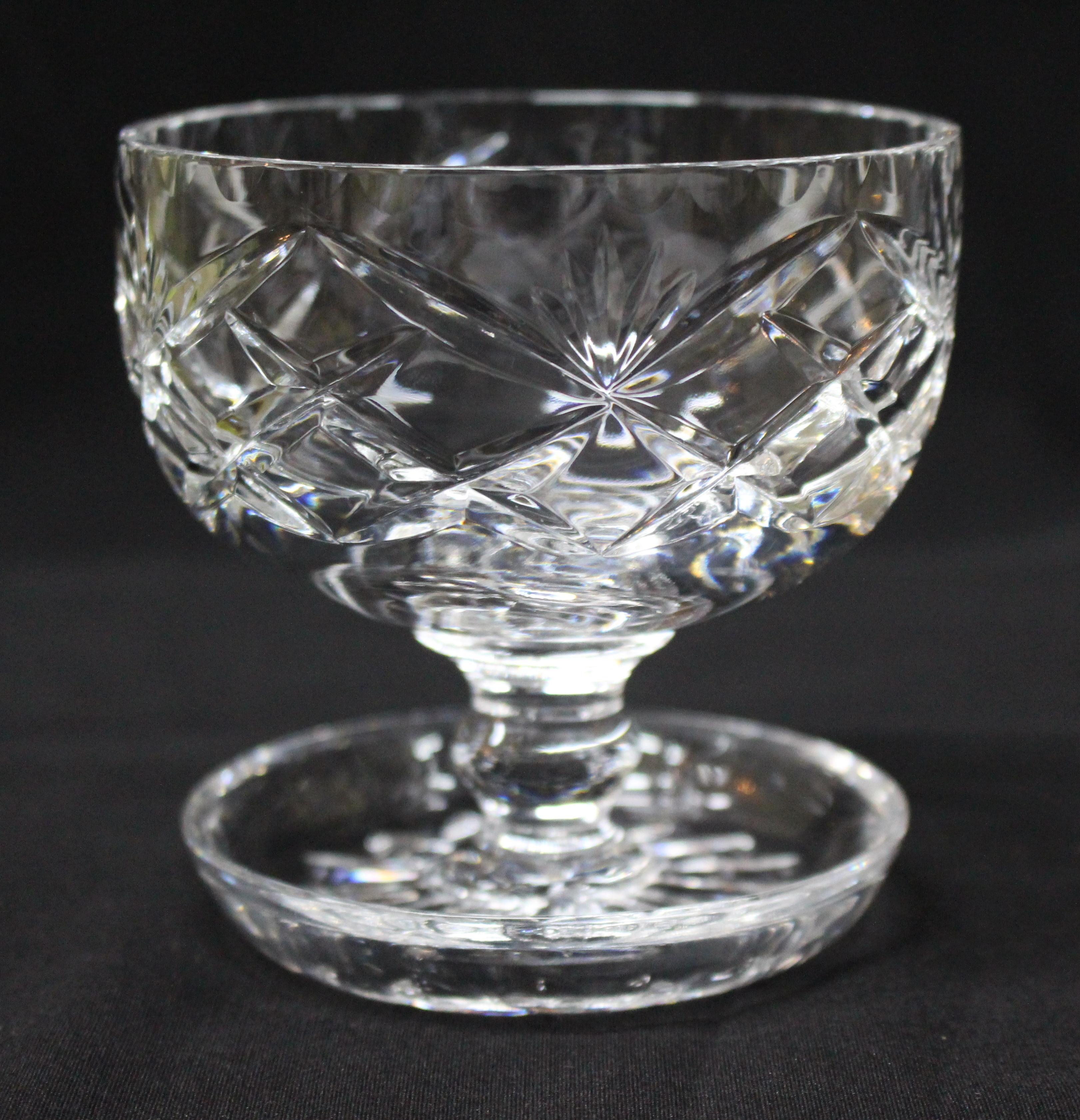 Period English, circa 1950
Origin Stourbridge
Type Sundae dishes
Set six
Measure: Top diameter 9.5 cm / 3 3/4 in
Height 9.5 cm / 3 3/4 in.




Very nice quality set of 6 fine cut glass sundae dishes

Can be used for desserts, ice cream,