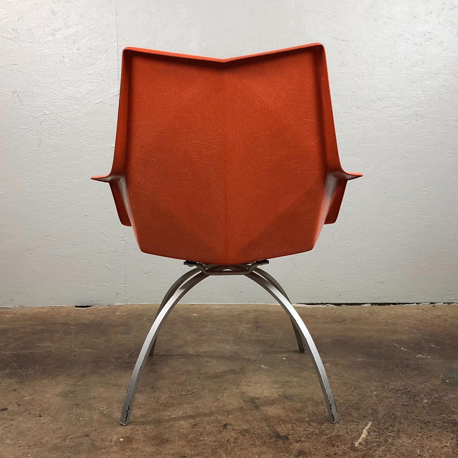 Rare 1960s original molded fiberglass Origami chair on a spider base by Paul McCobb.