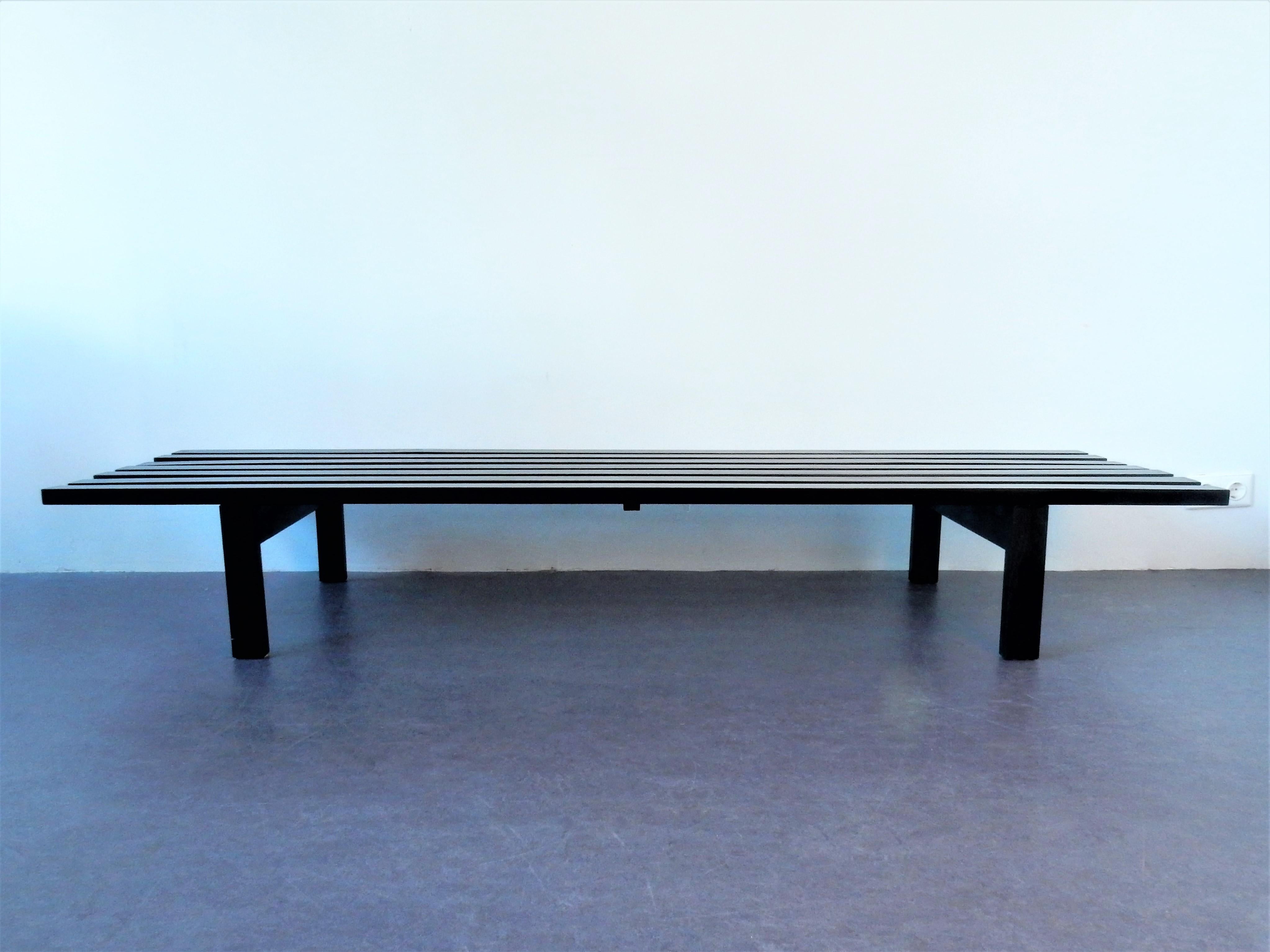 This BZ82 slat bench was designed on request of Stedelijk Museum, Amsterdam, by Martin Visser. It is made of solid, matt varnished ash wood and has the original sliding laminated shelf. It is marked with the label of 't Spectrum underneath the