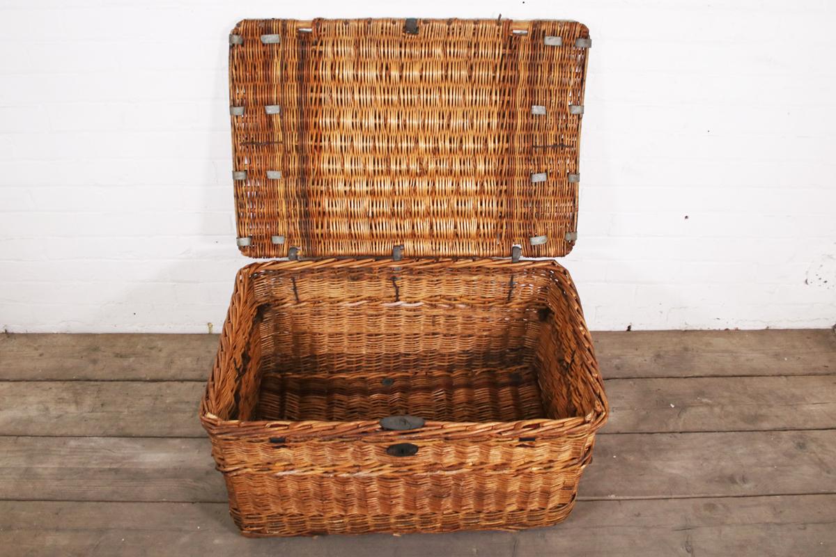 Huge early 20th century vintage willow basket with iron casters and rope handles. Produced by John J. Player & Sons if 261-264 Bradford Rd Birmingham, circa 1915. 

Measures: 92cm wide x 63cm deep x 46cm high. 

Good strong condition. Original