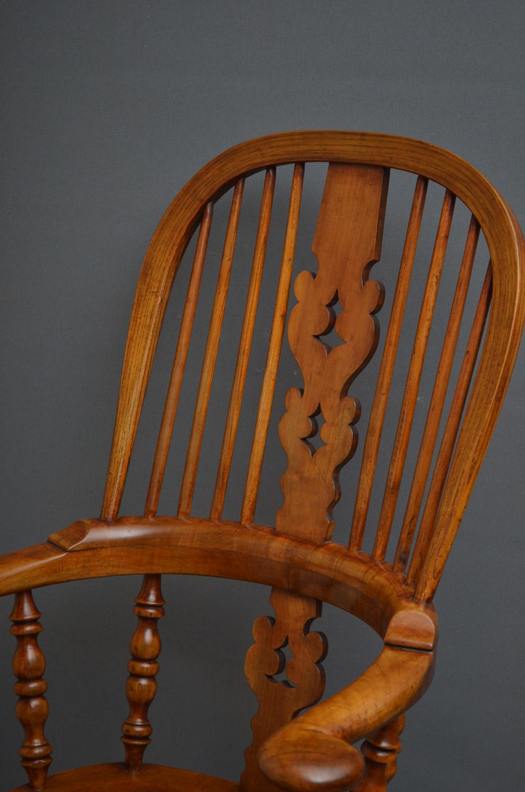 Sn2834 good quality early Victorian elm and ash pad arm Windsor chair with fretted central splat to back, standing on turned, ringed legs united with H stretchers. All in excellent condition, ready to place at home, circa 1850.
Measure: H 17