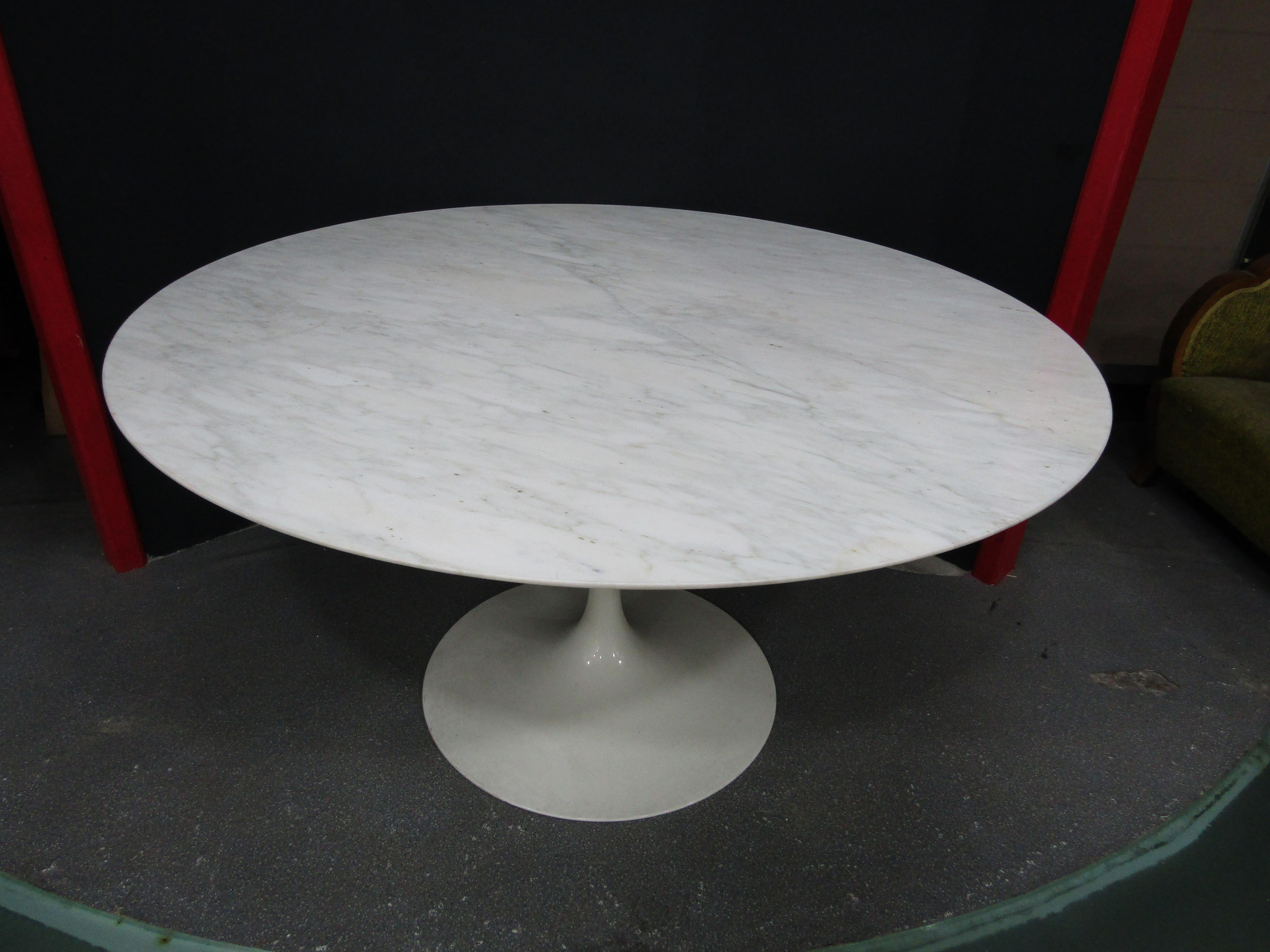 Tulip dining table designed by Eero Saarinen for Knoll, USA in 1976. White metal circular leg with a white Arabescato marble tabletop.