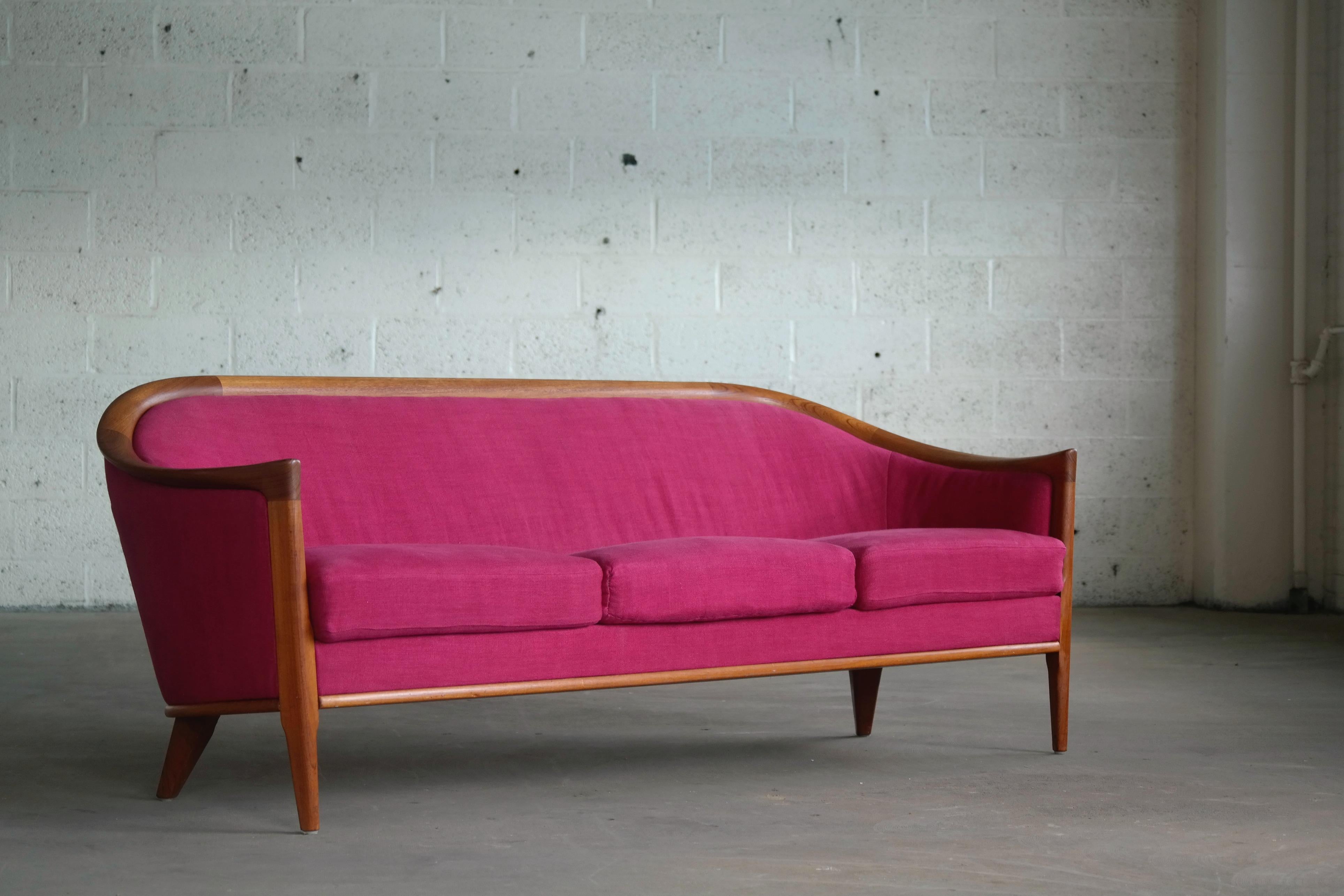 Very classy and elegant sofa model 