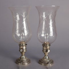 Paire de lampes-tempête Crest Silver Co. en argent massif avec abat-jour gravé