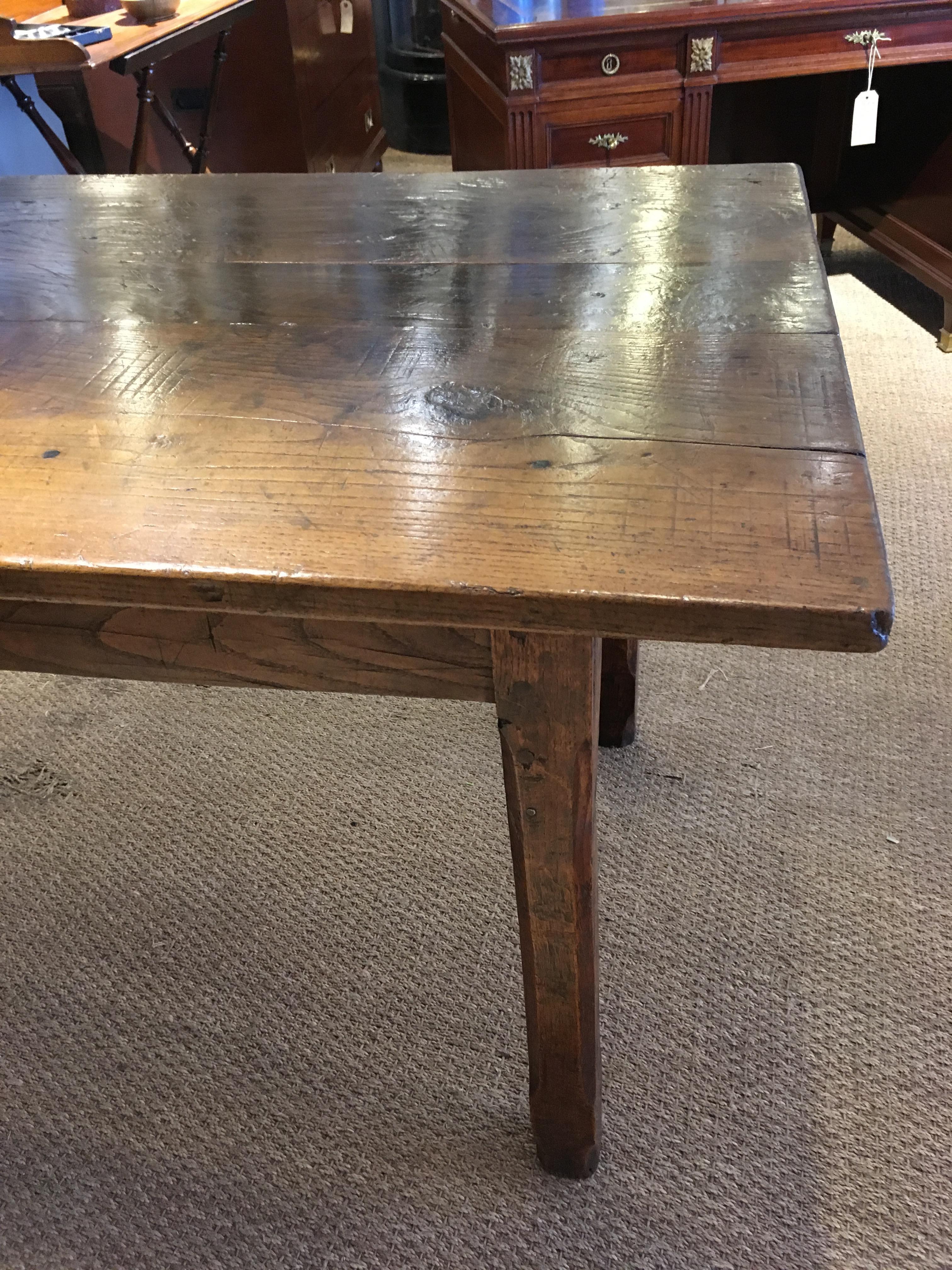 Good mid-19th century chestnut farmhouse table.

Dating to circa 1850s with a single drawer to one side 

Measures: Height 29.5 inches or 76 cms 
Width 32.5 inches or 83 cms 
Length 81 inches or 207 cms.