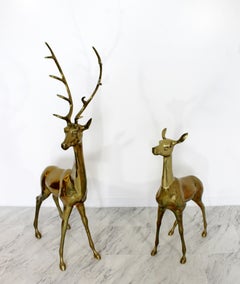 Mid-Century Modern Paire de sculptures de sol en bronze et laiton représentant des cerfs Statues