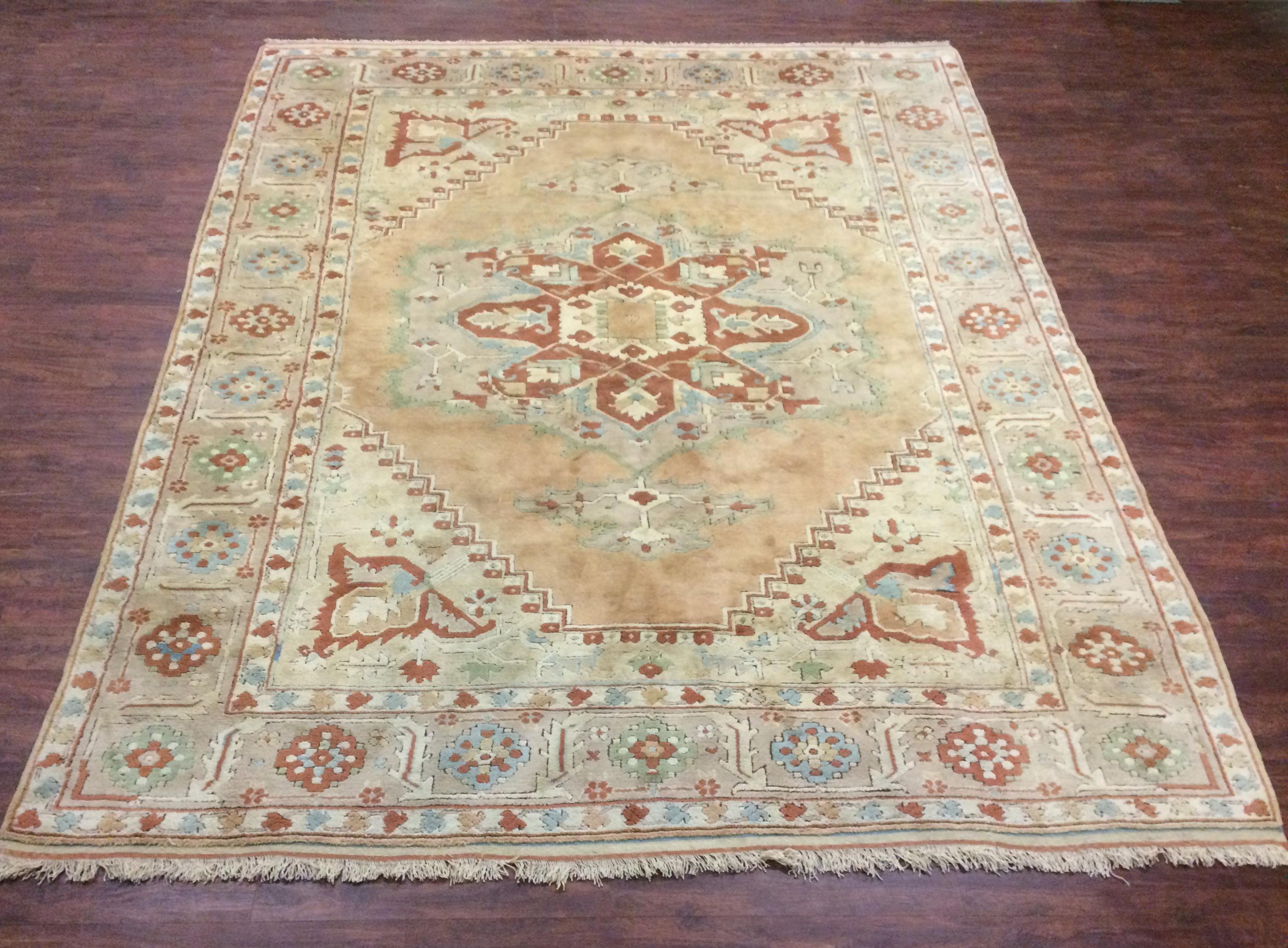 Vintage Serapi rug,

circa 1970

Measures: 11' 4