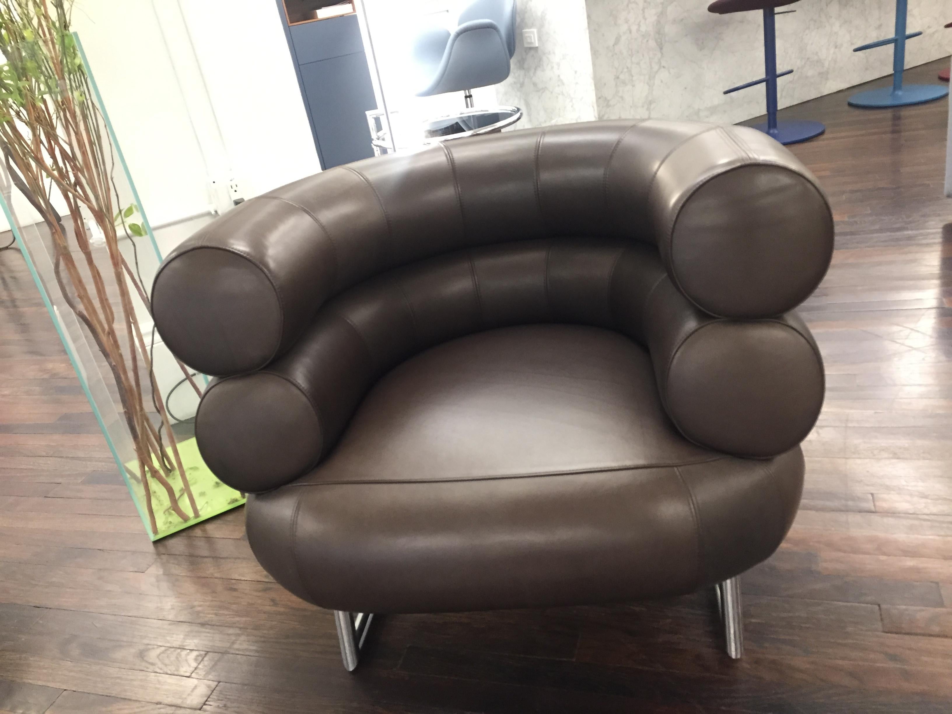 Bibendum is one of a kind. Eileen Gray underscored the character of her endearing parior lion with sly irony; she named it after the Michelin man, whose form this armchair calls to mind. Frame of chromium-plated steel tubing. Seat has a beech frame