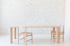 Table de salle à manger contemporaine à pied d'angle en chêne blanc par Fort Standard