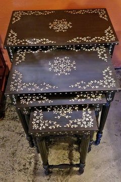 Set di quattro tavolini anglo-cecoslovacchi del XIX secolo