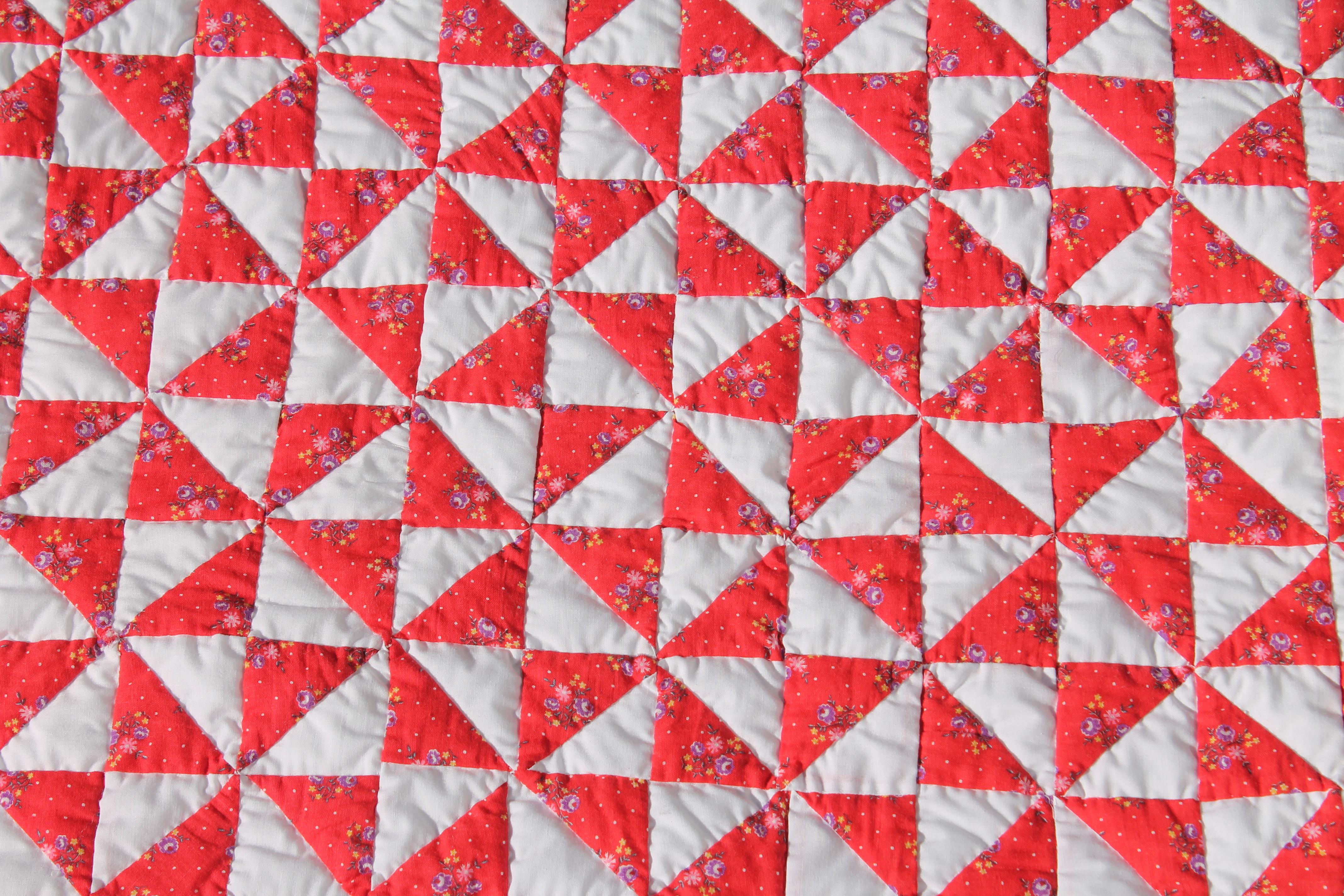 Red and white mini-triangles quilt with double border quilt. The condition is very good.