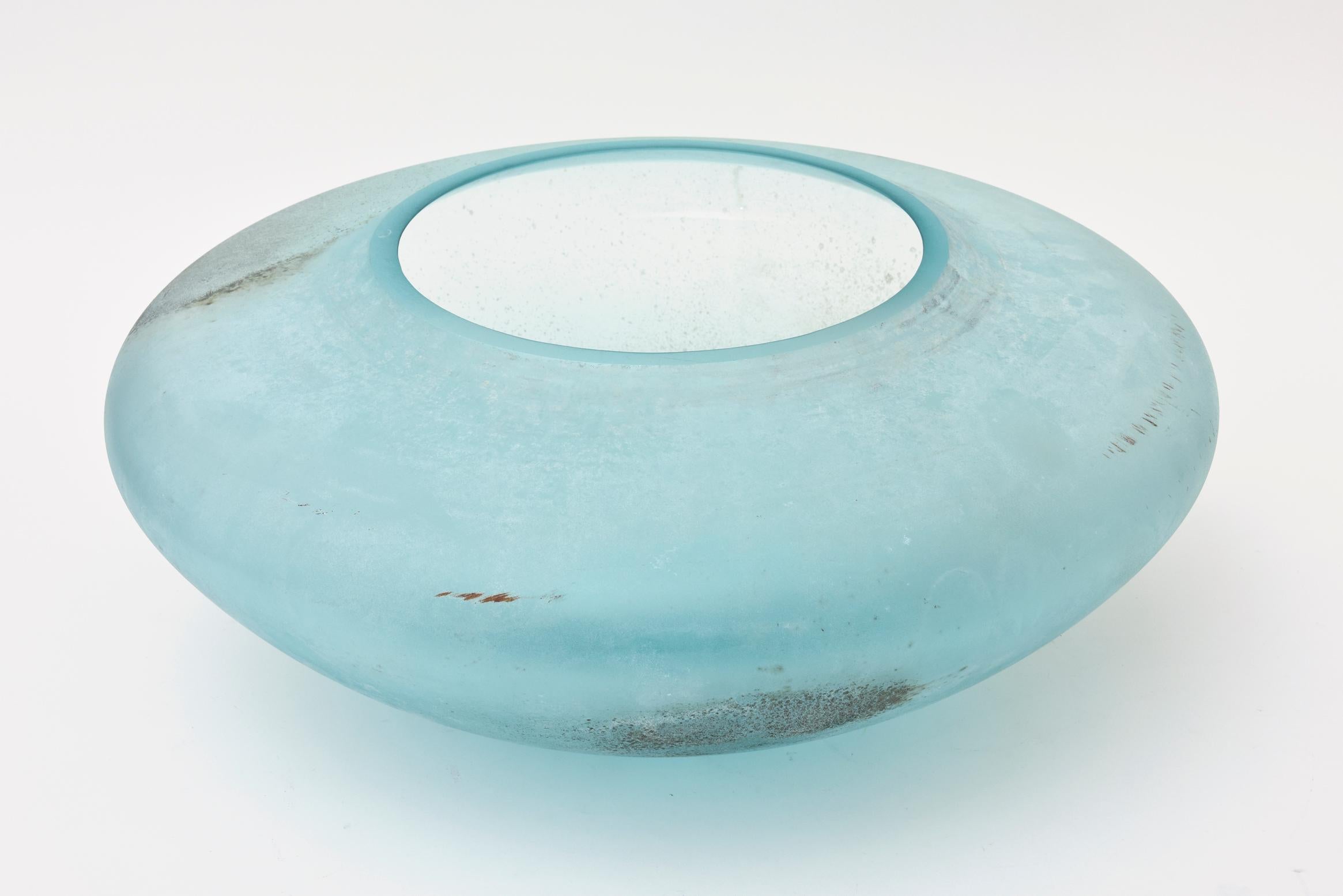 This absolutely gorgeous and monumental signed Italian Murano Cenedese sculptural hand blown glass centre piece bowl is of the scavo technique. This is an old world process of glass making. It is from the 1980s. The luscious color of the light