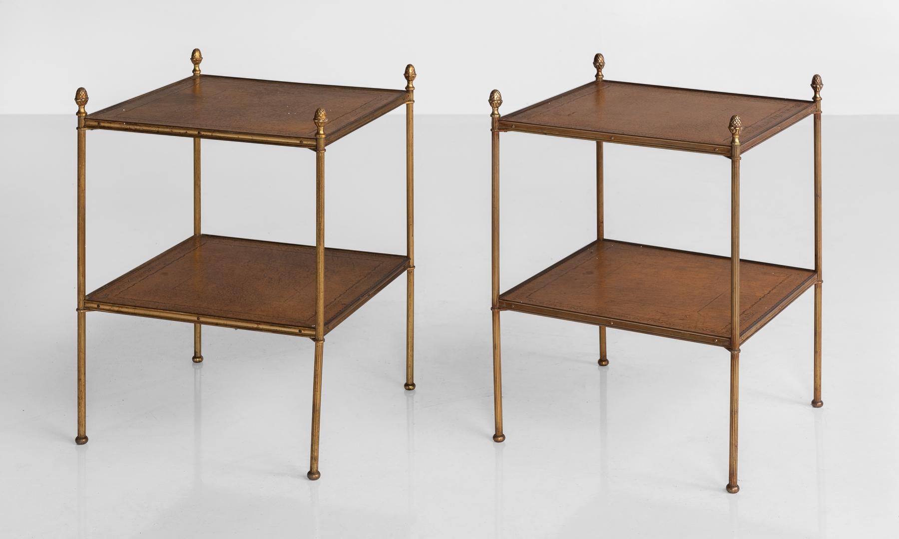 Pair of brass and leather end tables, circa 1930.

Brass structure with leather top and shelves that include gold patterned motif detailing. Made in London.

Measures: 20.25