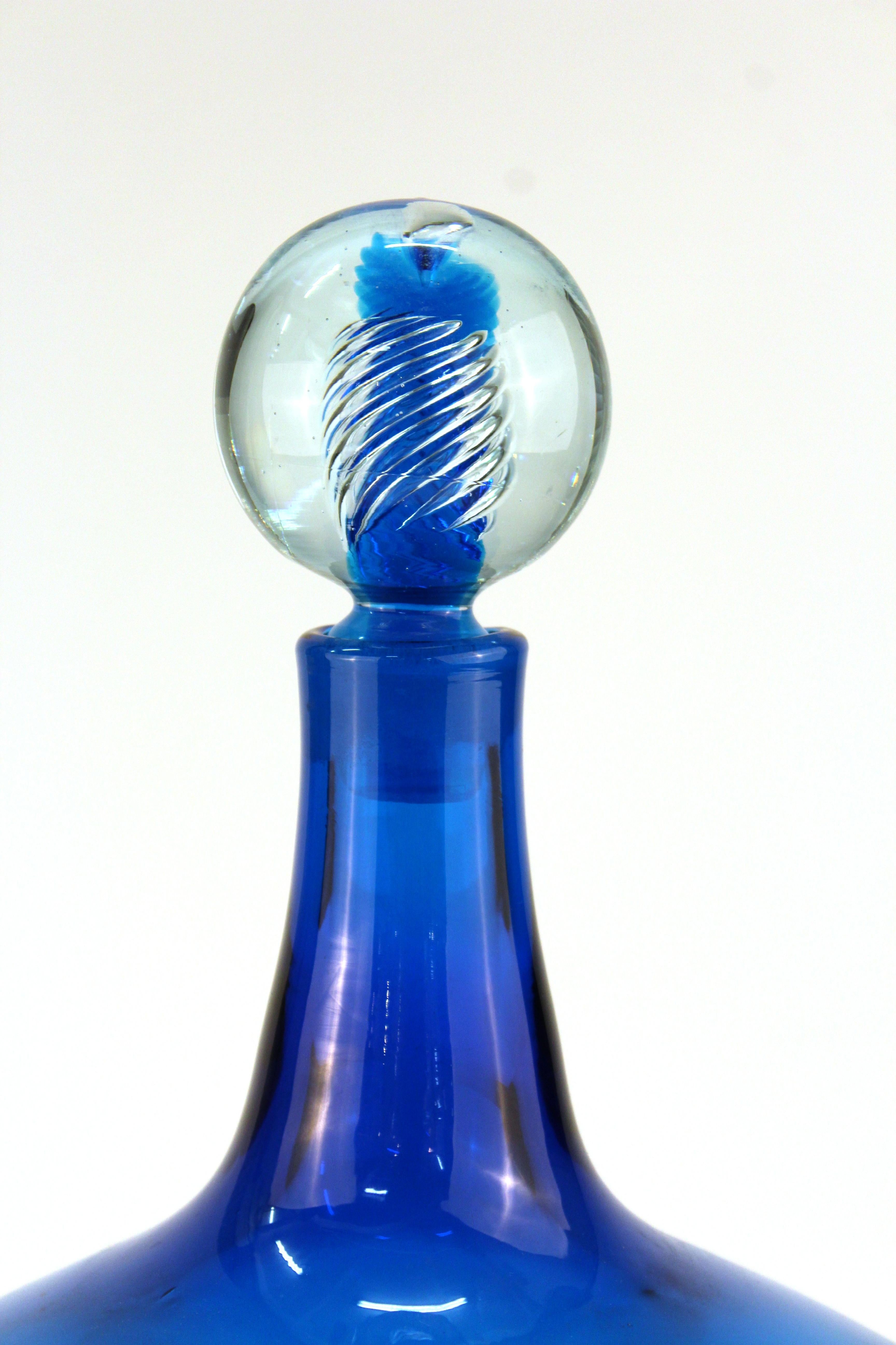 American Mid-Century Modern rare 1970s decanter in cobalt blue glass with an air twist stopper, designed by Joel Myers for Blenko Glass. The piece is in very good condition.