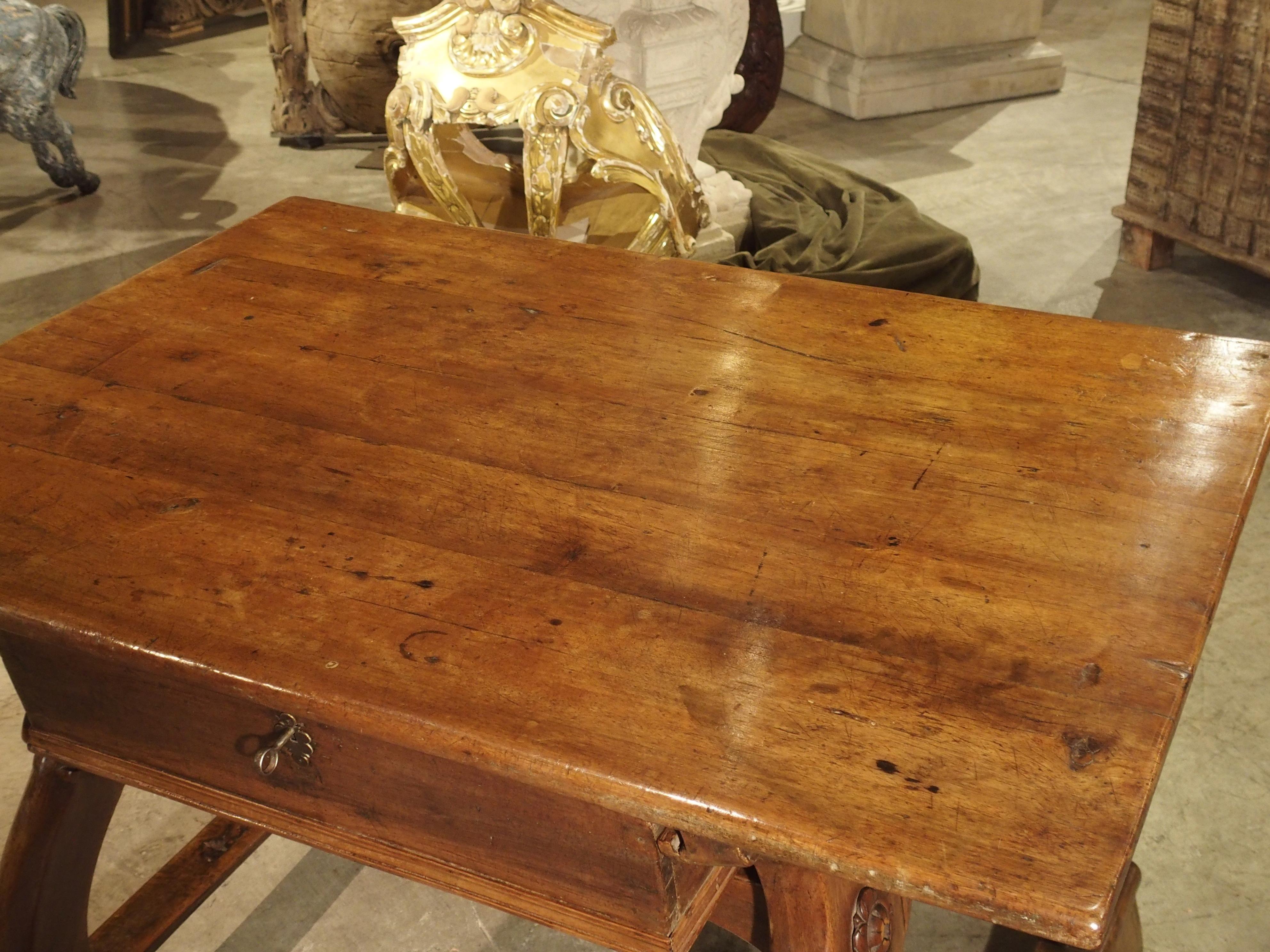This intriguing table was used to discreetly exchange currencies between the world’s first bankers and their clients. This type of table is first seen in the 1500s, and they were usually either equipped with sliding and locking drawers. This way