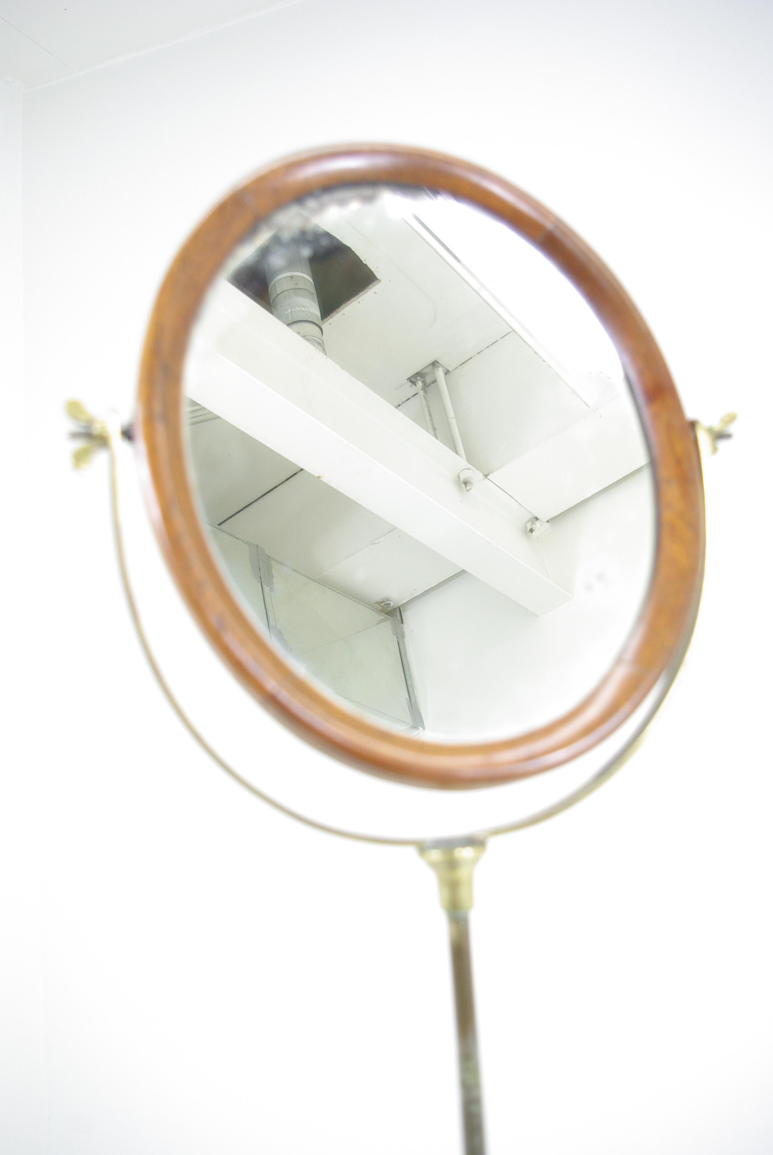 Telescopic shaving mirror, carved tripod, Walnut, Scotland 1870,B282 .

-Scotland, 1870
-All original finish
-Solid Walnut
-All brass fittings are original
-Wonderful carved base
-Lovely warm patina
-Mirror works well
-Hard to find quality