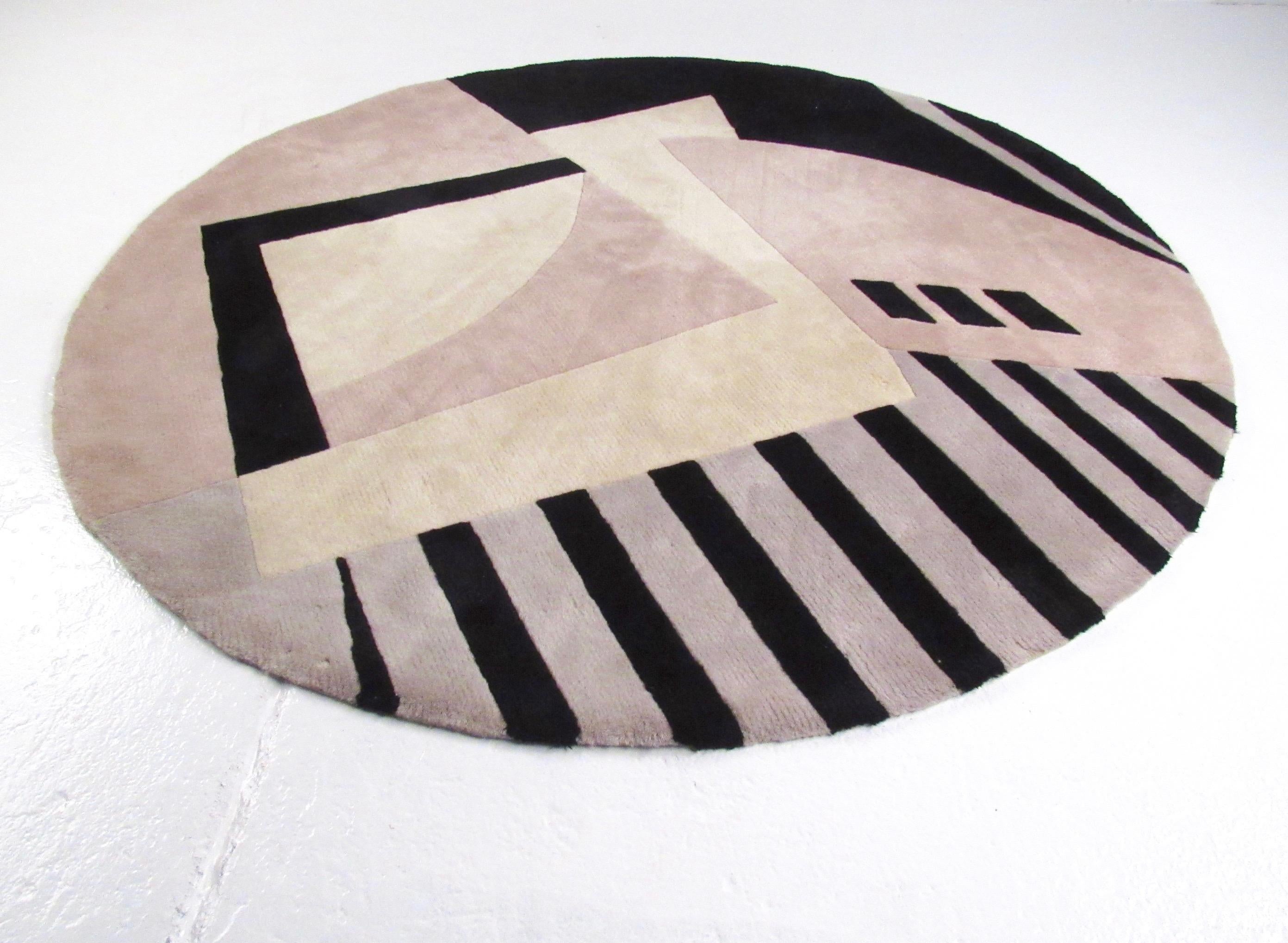 The abstract modern design of this well made circular area rug makes a striking yet subdued deco moderne addition to home or business decor. Please confirm item location (NY or NJ).