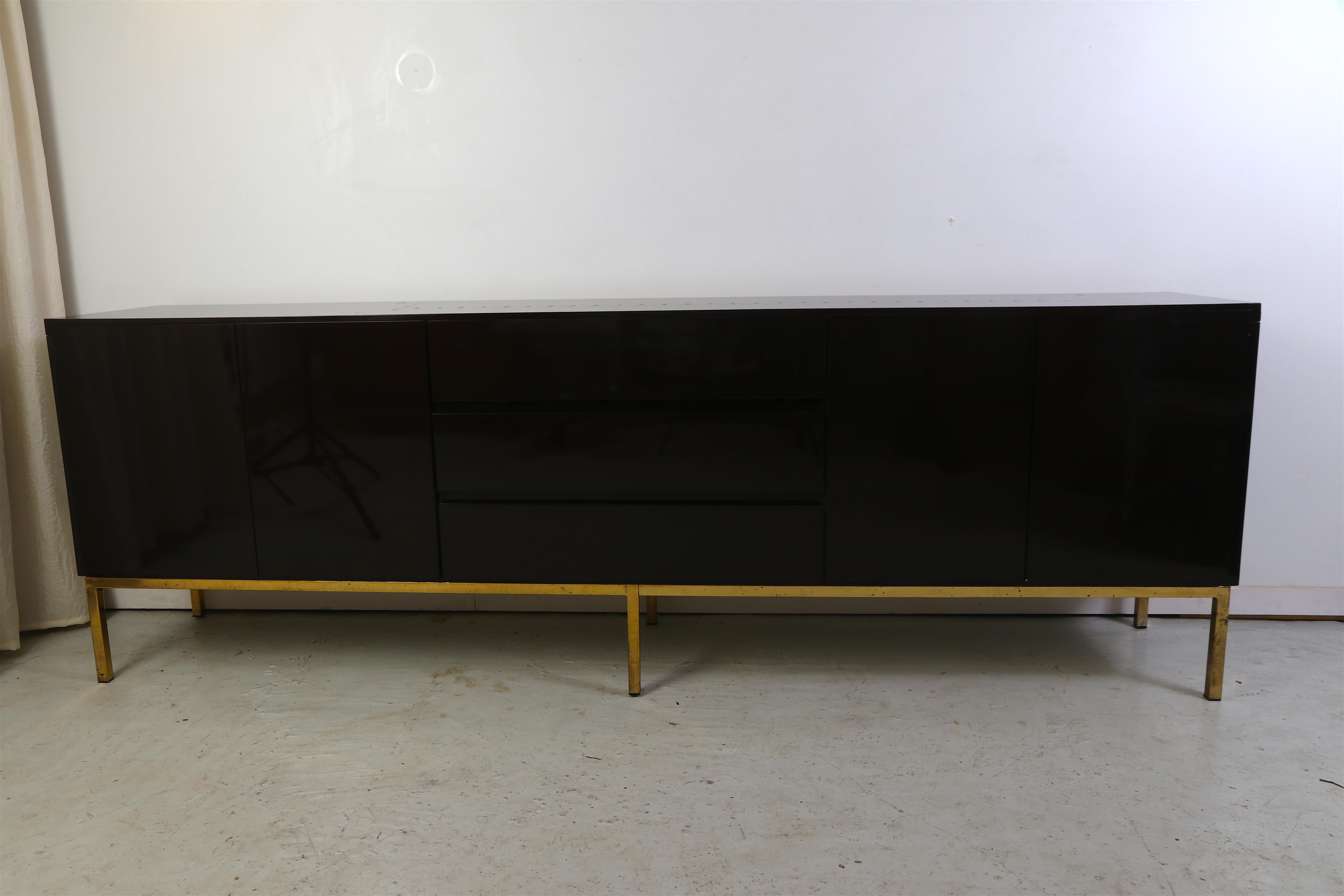 Absolutely stunning large sideboard in the style of Maison Jansen, produced by Roche Bobois in the 1970s and designed by Jean-Claude Mahey. It features a beautifully patinated copper base with six legs, two storage compartments and three drawers. It