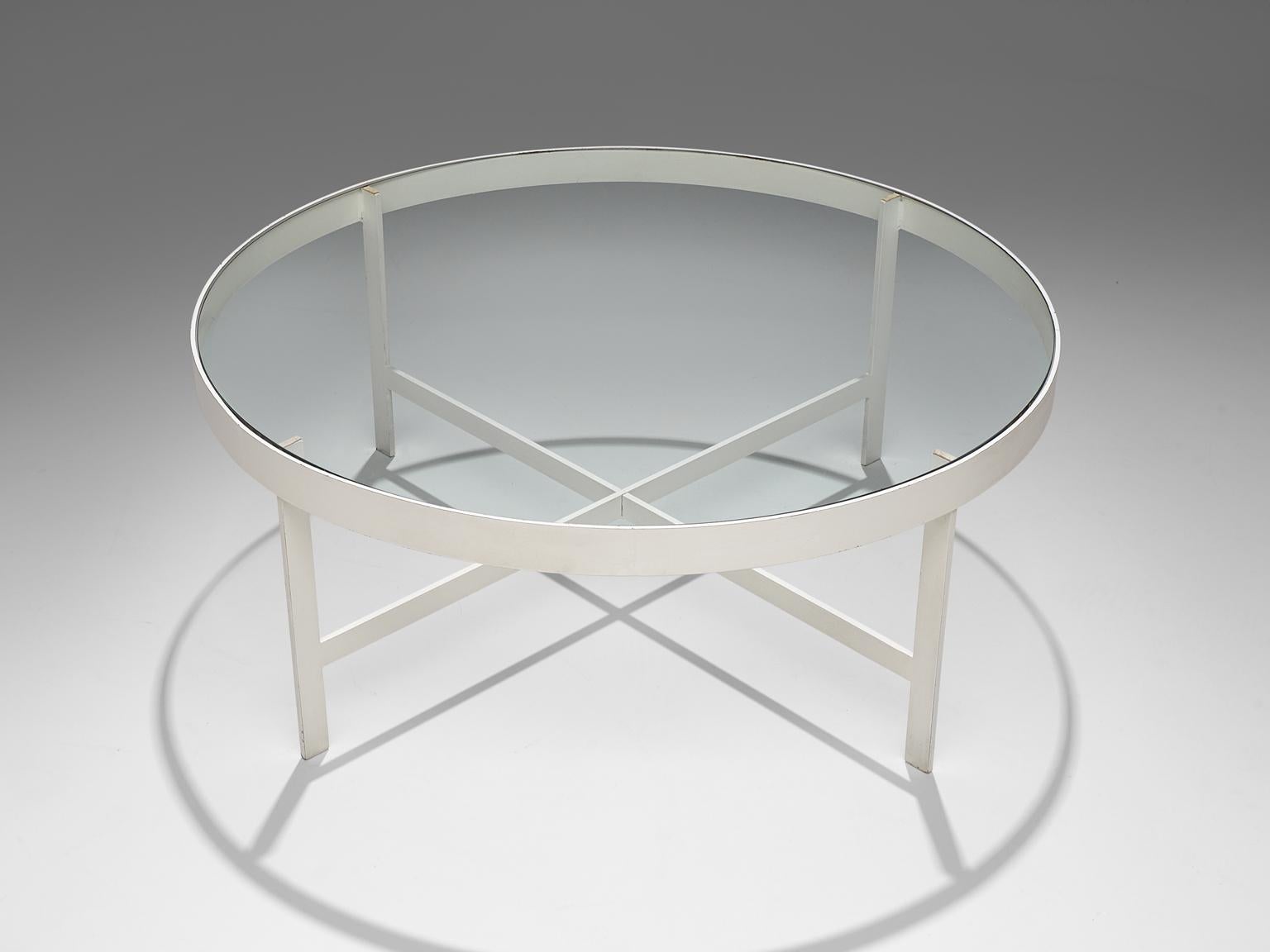 Janni van Pelt, coffee table, glass and white metal, the Netherlands, circa 1958. 

Round coffee table in white coated metal and glass. This table is a variation on Janni van Pelts model G4. The base consists of four legs with a cross-connection.