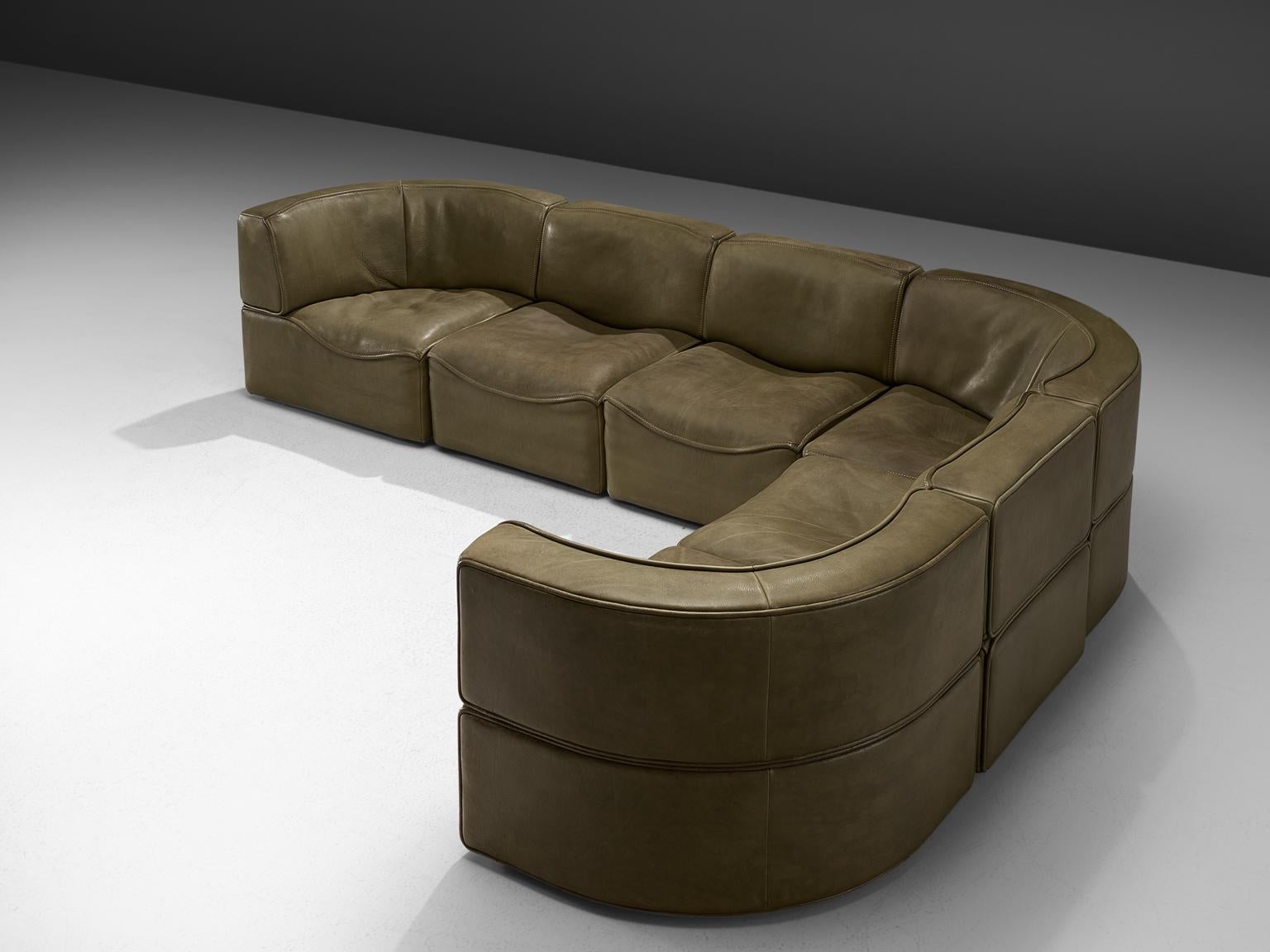 De Sede, sectional sofa model DS-15, olive green leather, Switzerland, 1970s. 

This high quality sectional sofa contains three corner elements and three straight elements, which makes it possible to arrange this sofa to your own wishes. The