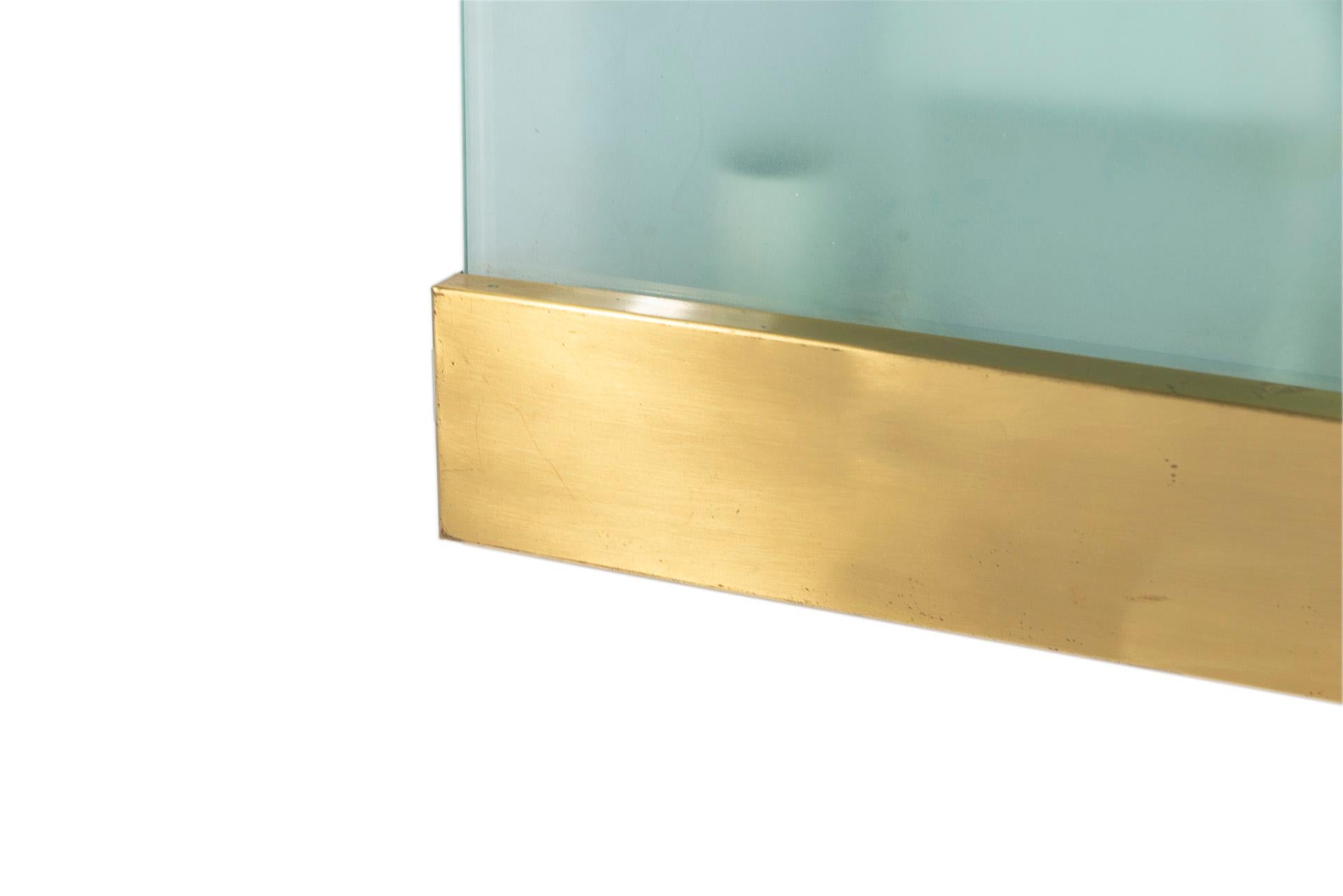 Angelo Brotto sconce,
Esperia edition label,
glass, lecquered metal and brass gilded,
circa 1970, Italy.

Measures: Height 45 cm, width 45 cm, depth 5 cm.

Angelo Brotto (1914 - 2002) is an Italian artist and designer recognized for his lighting and