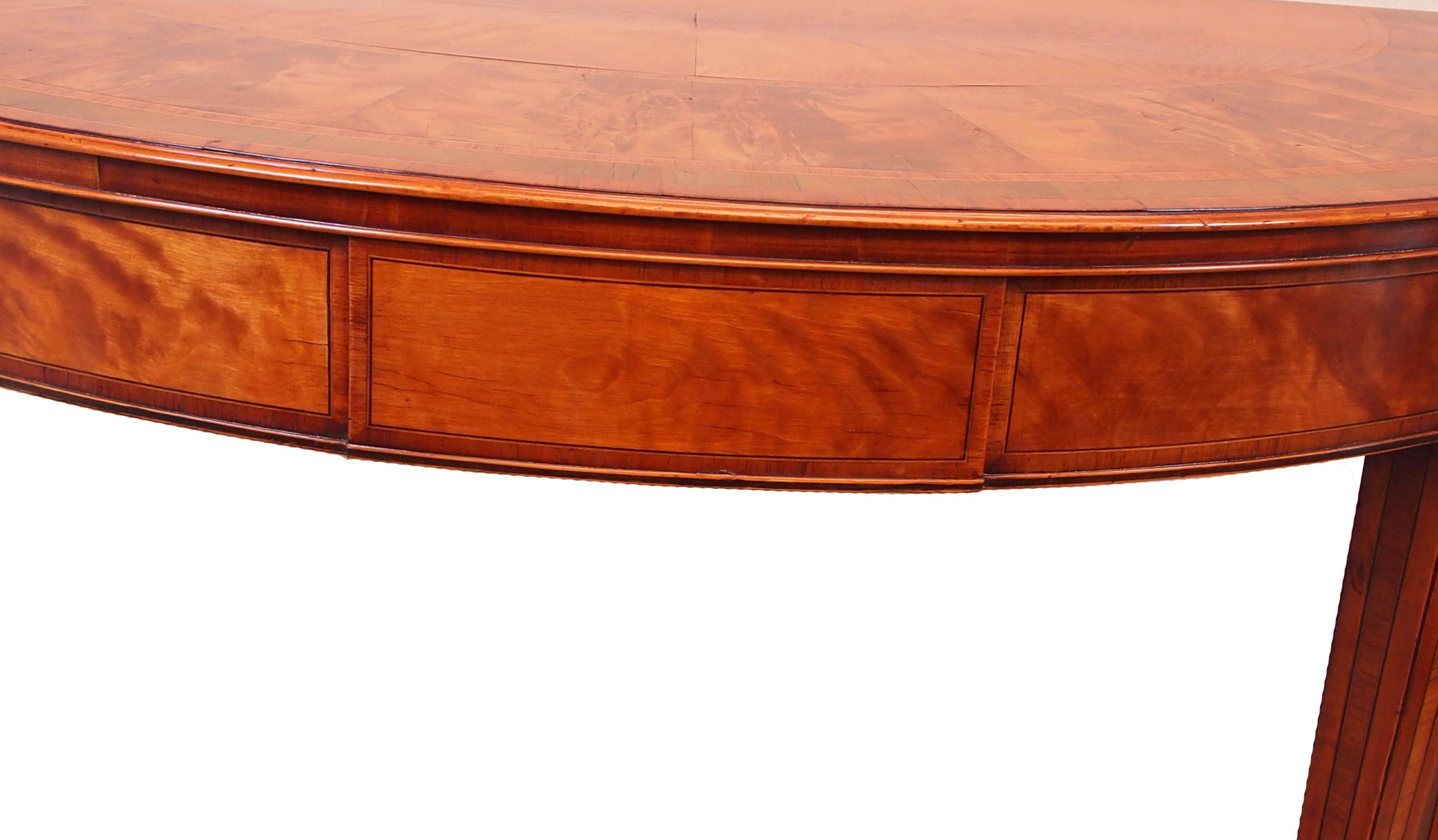 A very fine quality 18th century George III period
satinwood and Harewood demilune shaped pier table
having superbly figured, inlaid and crossbanded top over
shallow frieze raised on elegant square tapered legs with
banded decoration and