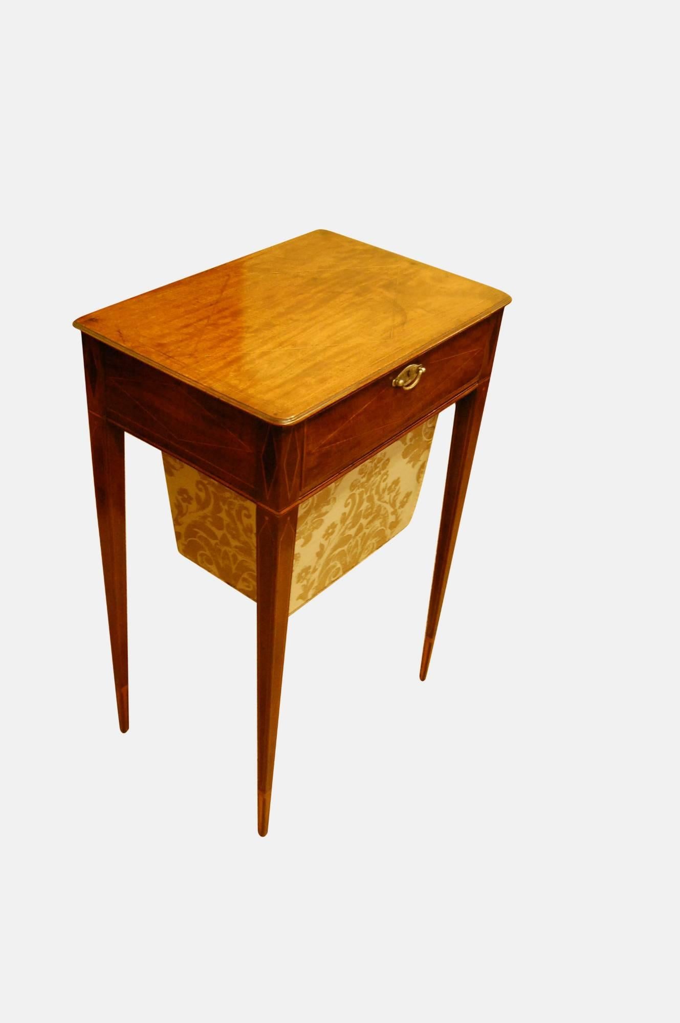George III inlaid mahogany work table

Silk lined drawer with the original handle of paktong (silver substitute alloy) with work bag below

Exceptionally narrow taper legs with various inlays,

circa 1795.
 