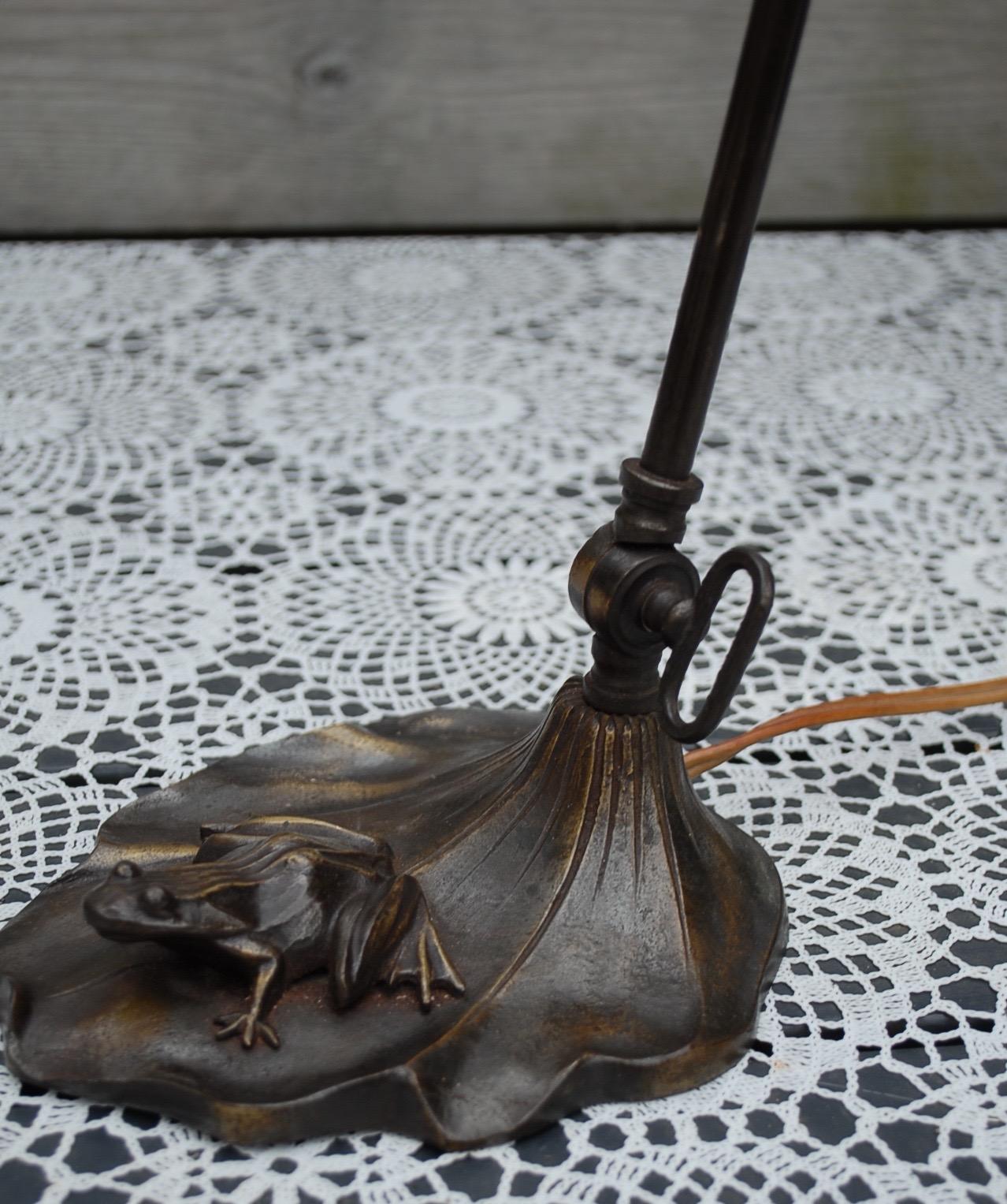 Highly Decorative & Artistic Table Desk Lamp w Bronze Frog Sculpture & Butterfly 12