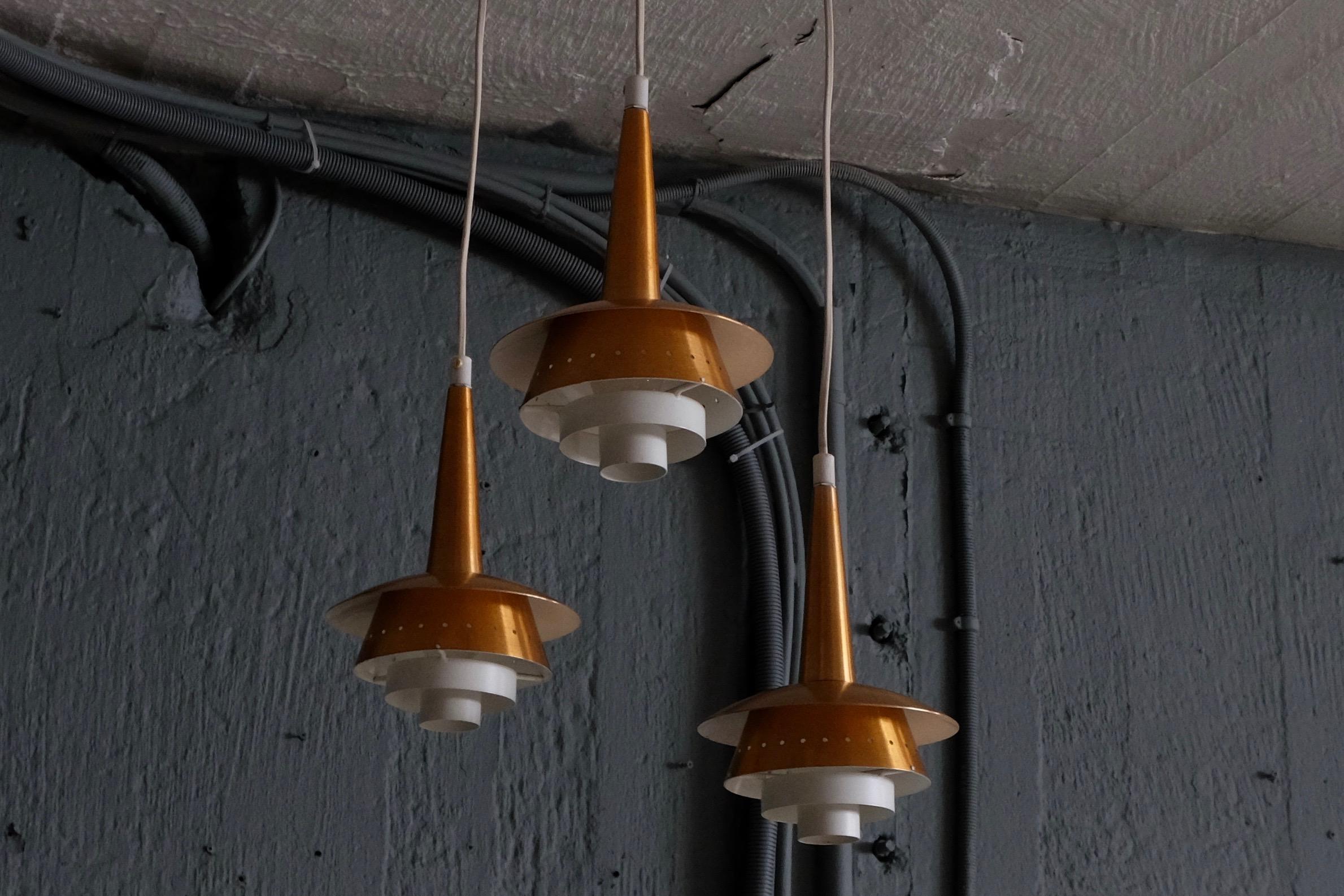 Scandinavo moderno Plafoniera danese a tre bracci in rame, anni '60 in vendita