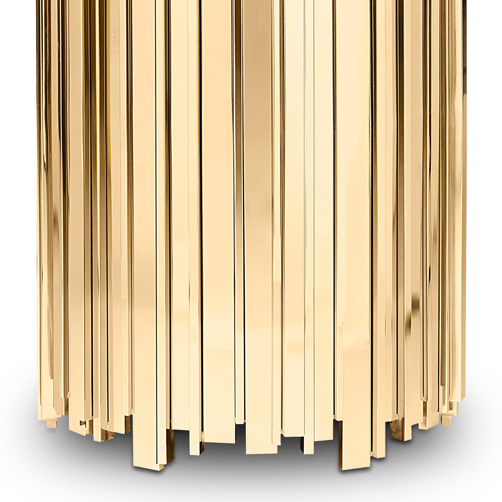 Portugais Table d'appoint Partenon de taille moyenne ou petite avec laiton plaqué or en vente