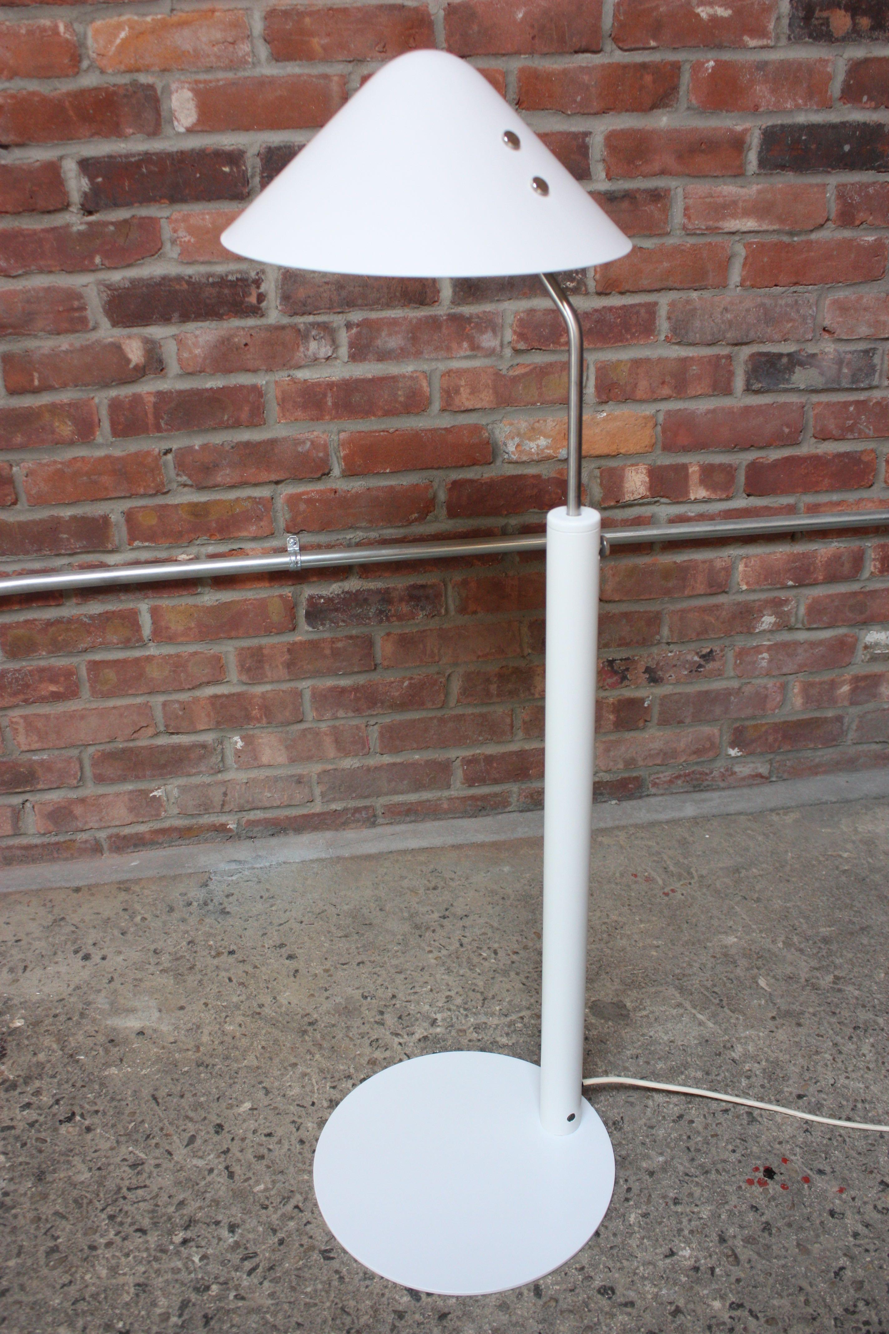 Mid-Century moderno Lampada da terra Jørgen Gammelgaard in alluminio e cromo in vendita
