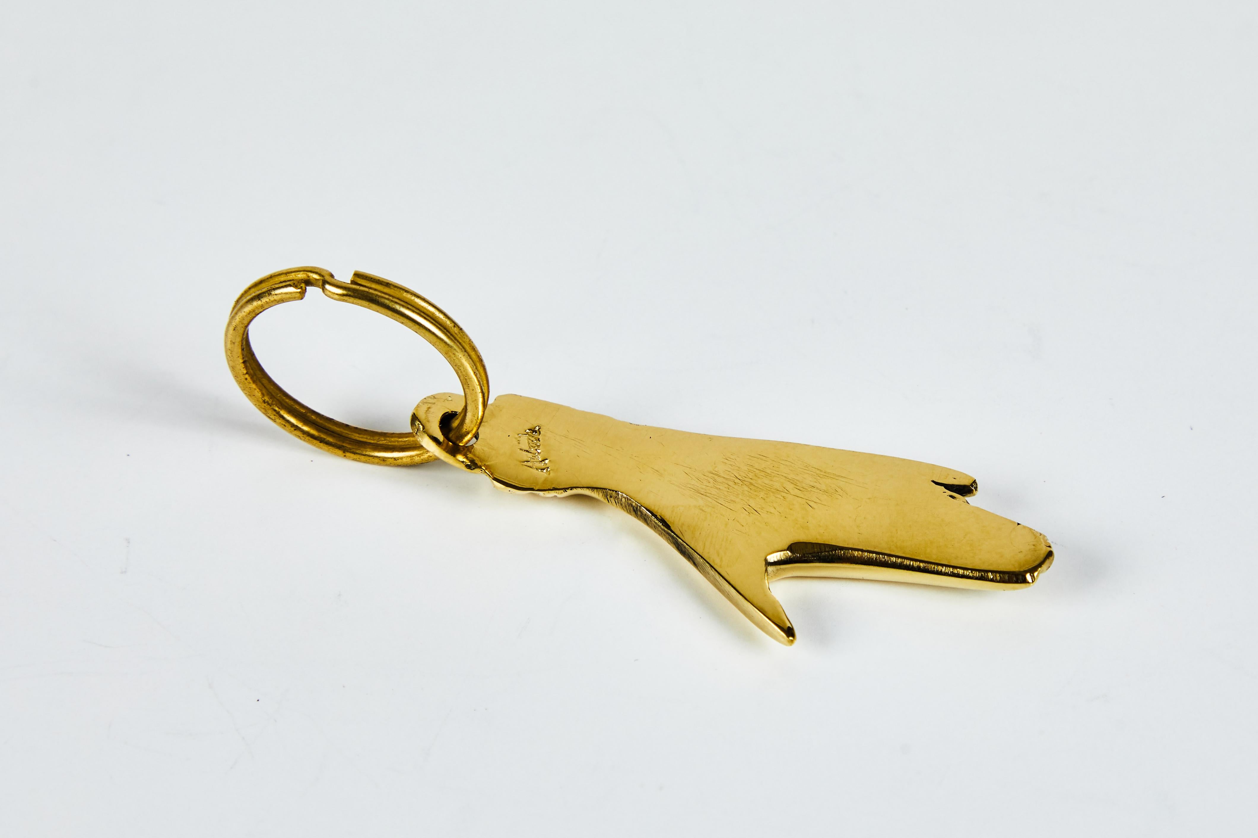 Carl Auböck Modell #5734 'Hand' Messingfigur Schlüsselanhänger (Moderne der Mitte des Jahrhunderts) im Angebot