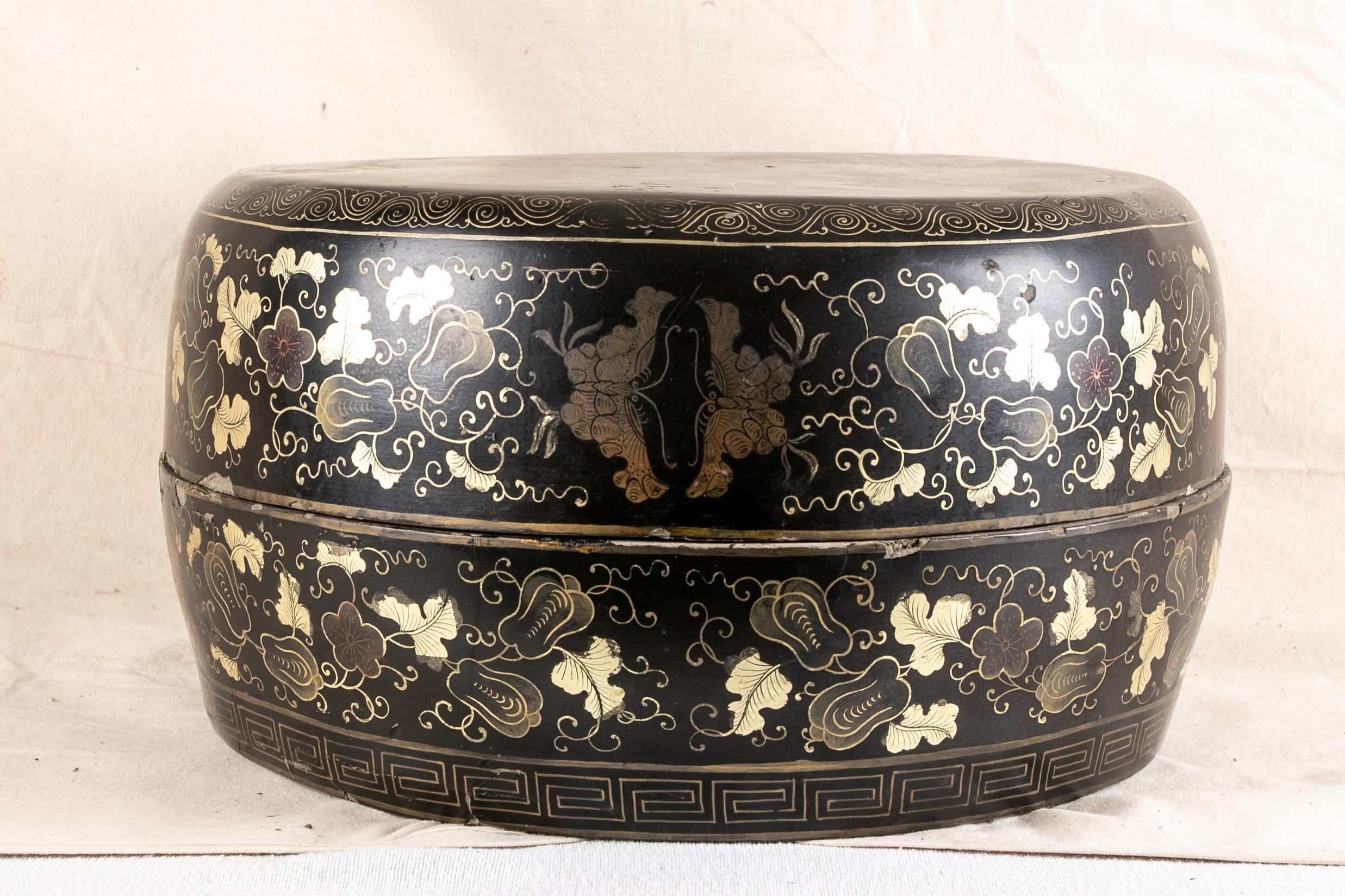 Meiji Large Antique Asian Lacquered and Decorated Box