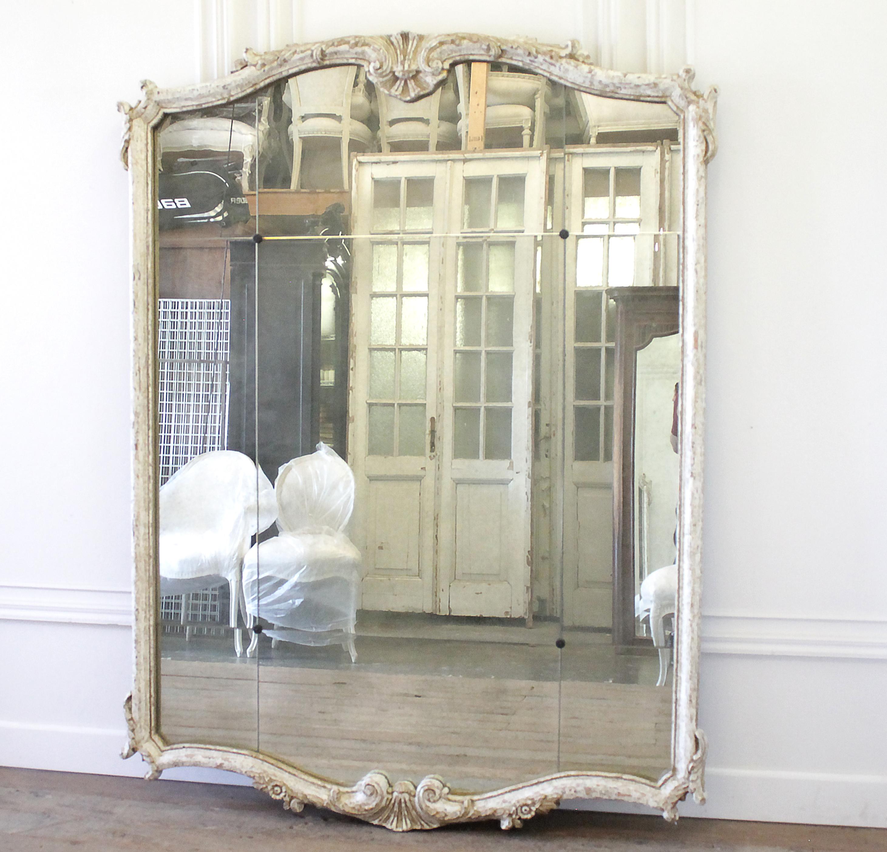 Vintage Decorative Mirror in Wood Frame In Good Condition In Brea, CA
