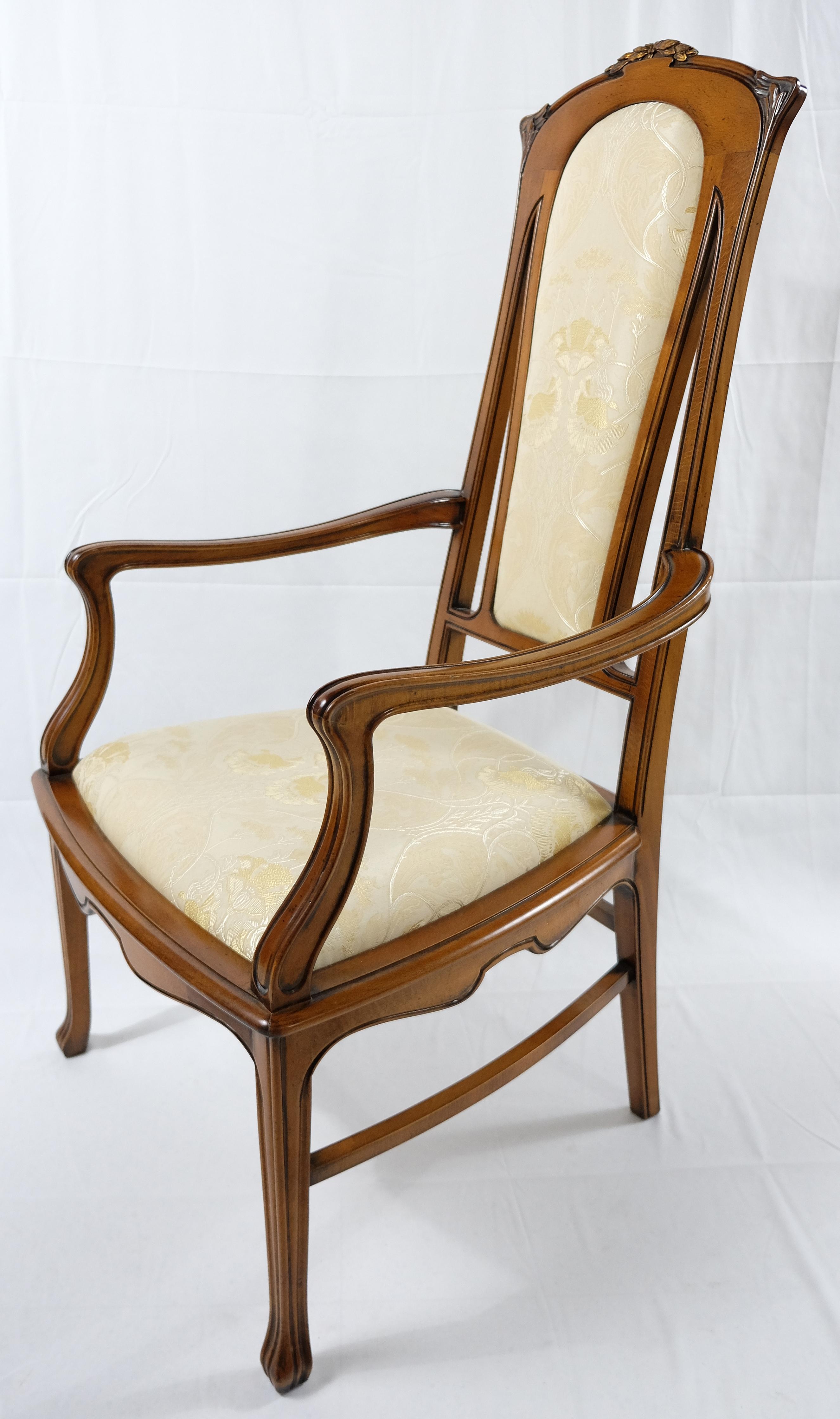 italien  Paire de fauteuils de style Art nouveau sculptés à la main Medea en vente